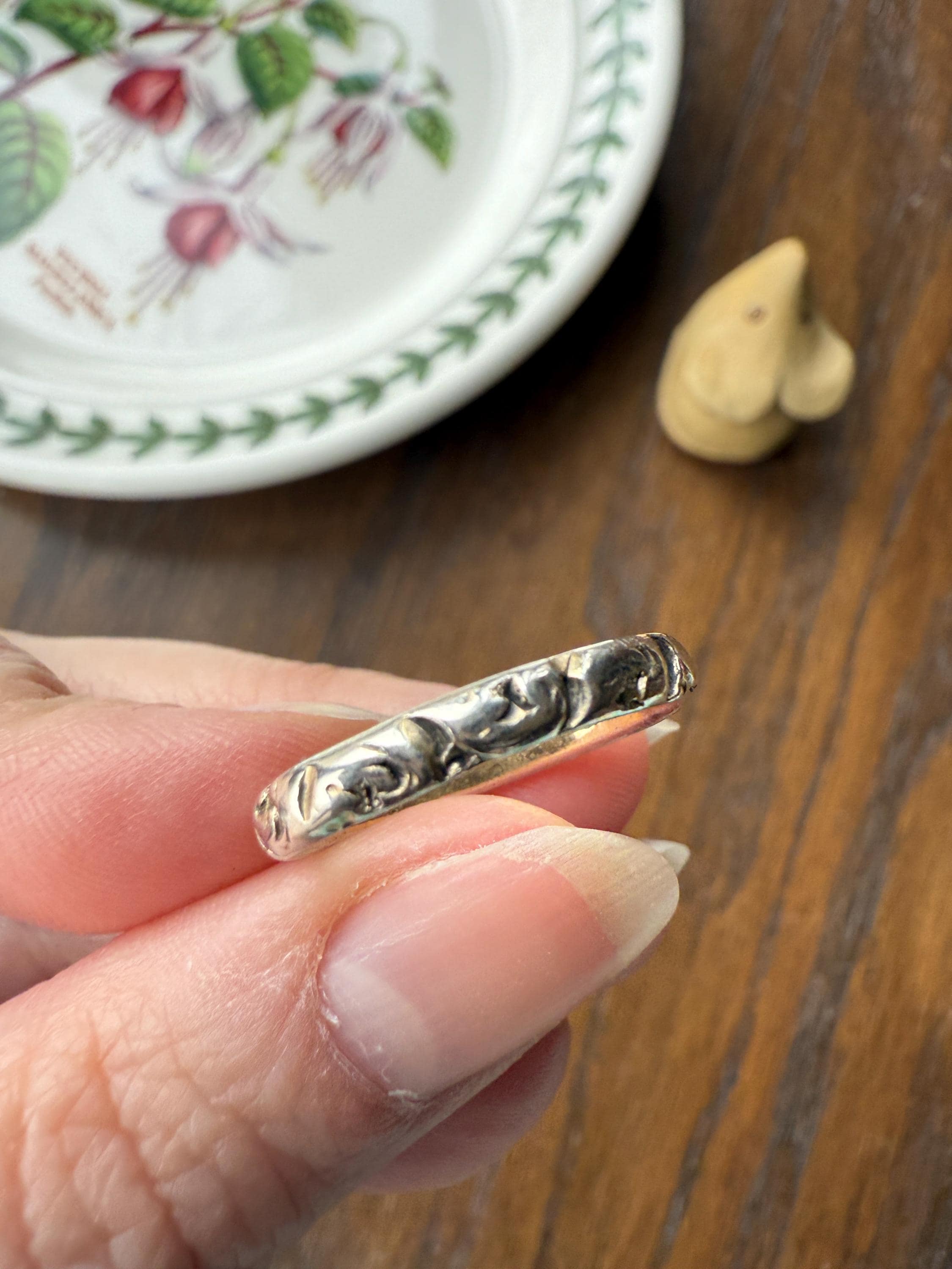 Georgian Era Antique 200 Year Old Gilt Sterling Silver Floral Chased Skinny Wedding Band Stacker Ring - Image 14