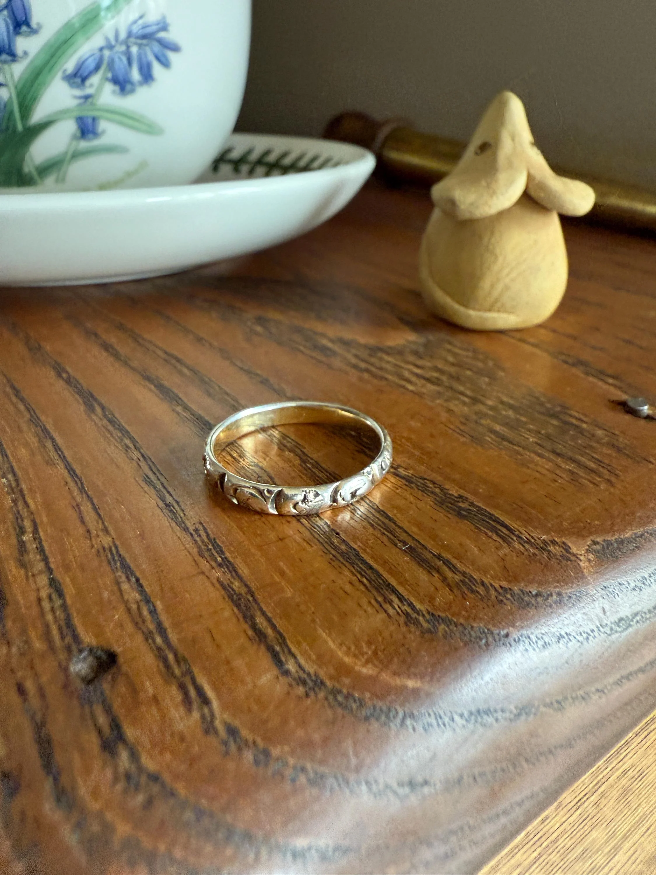 Georgian Era Antique 200 Year Old Gilt Sterling Silver Floral Chased Skinny Wedding Band Stacker Ring - Image 3