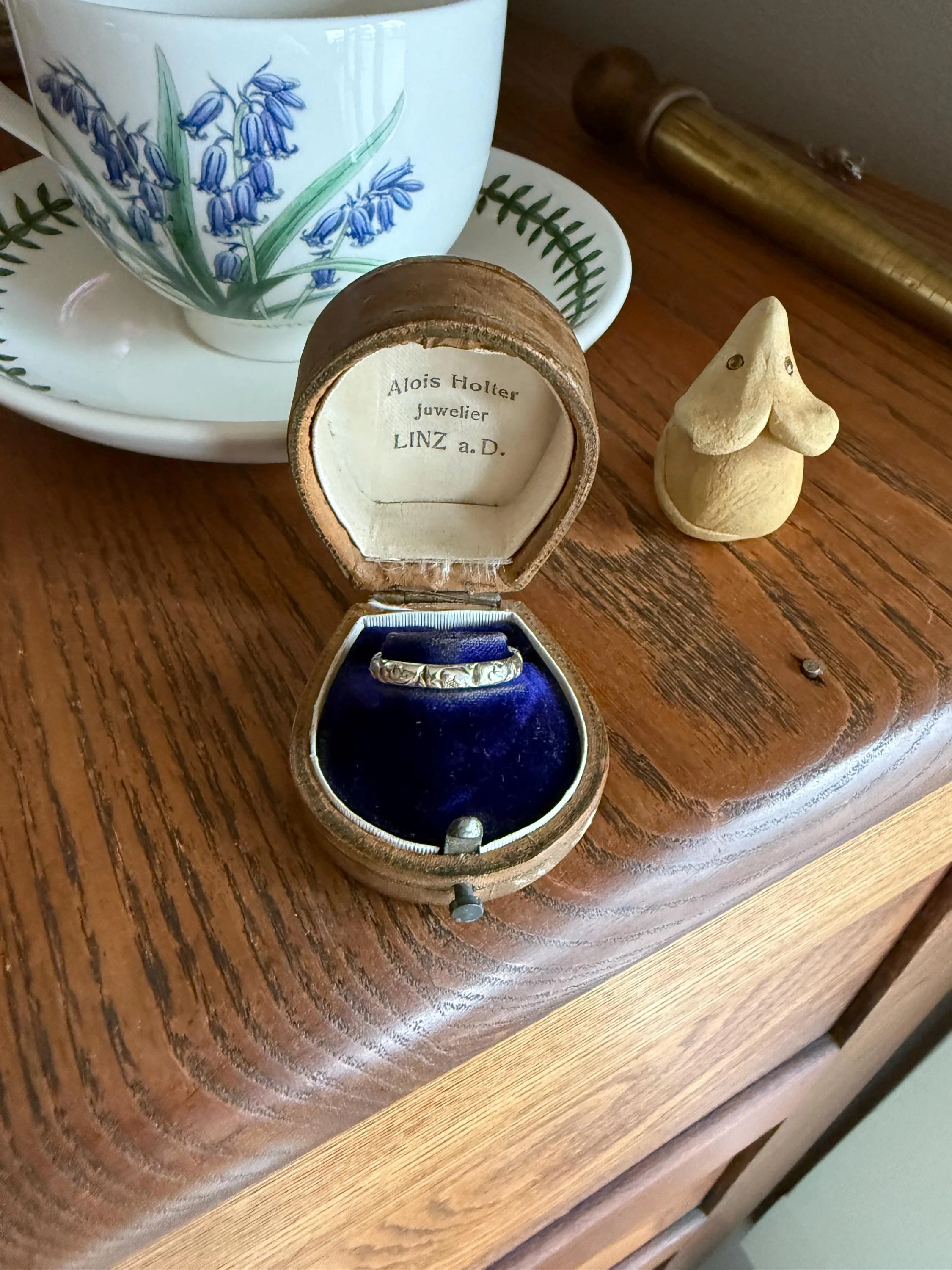 Georgian Era Antique 200 Year Old Gilt Sterling Silver Floral Chased Skinny Wedding Band Stacker Ring - Image 4