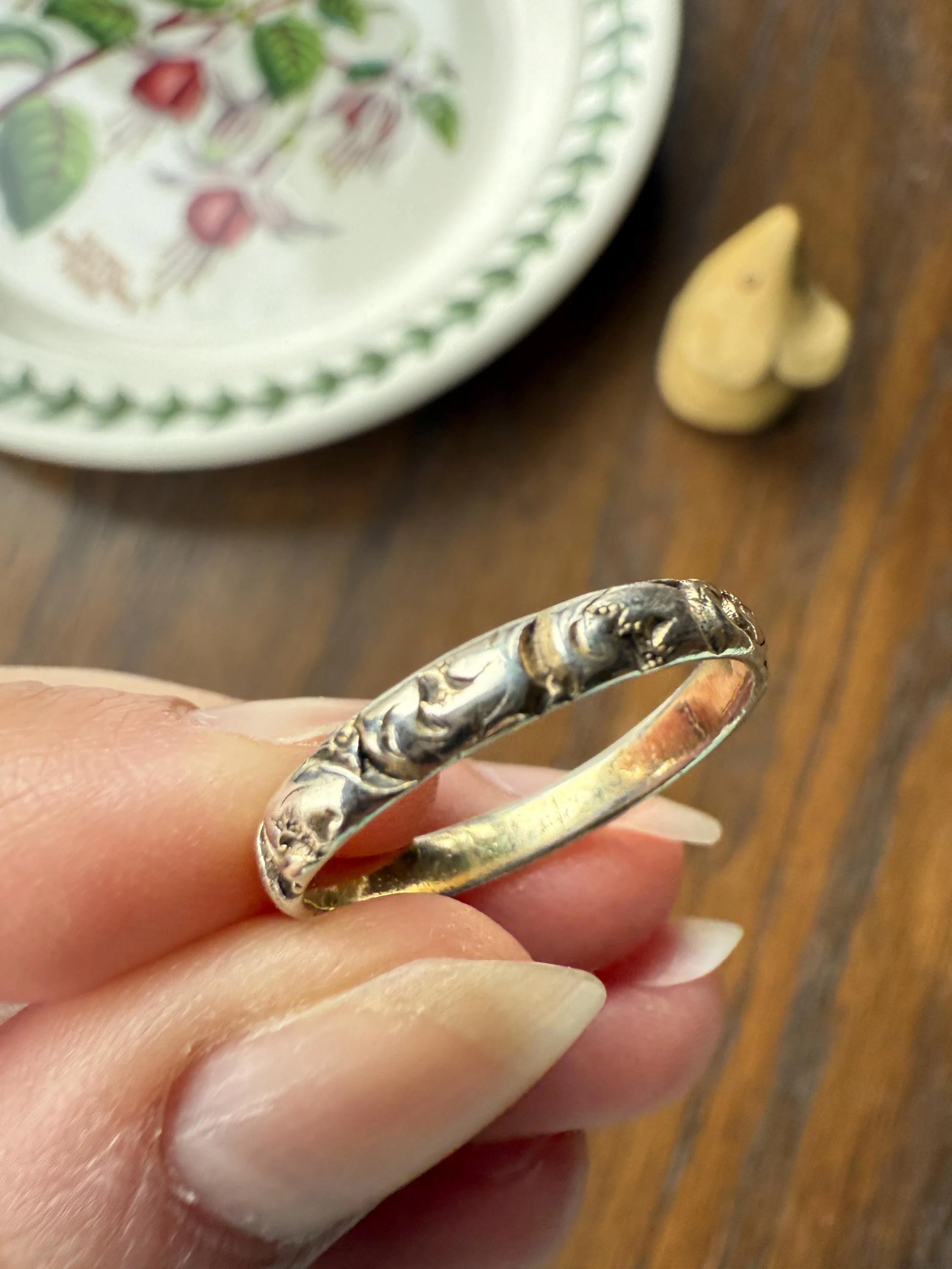 Georgian Era Antique 200 Year Old Gilt Sterling Silver Floral Chased Skinny Wedding Band Stacker Ring - Image 5