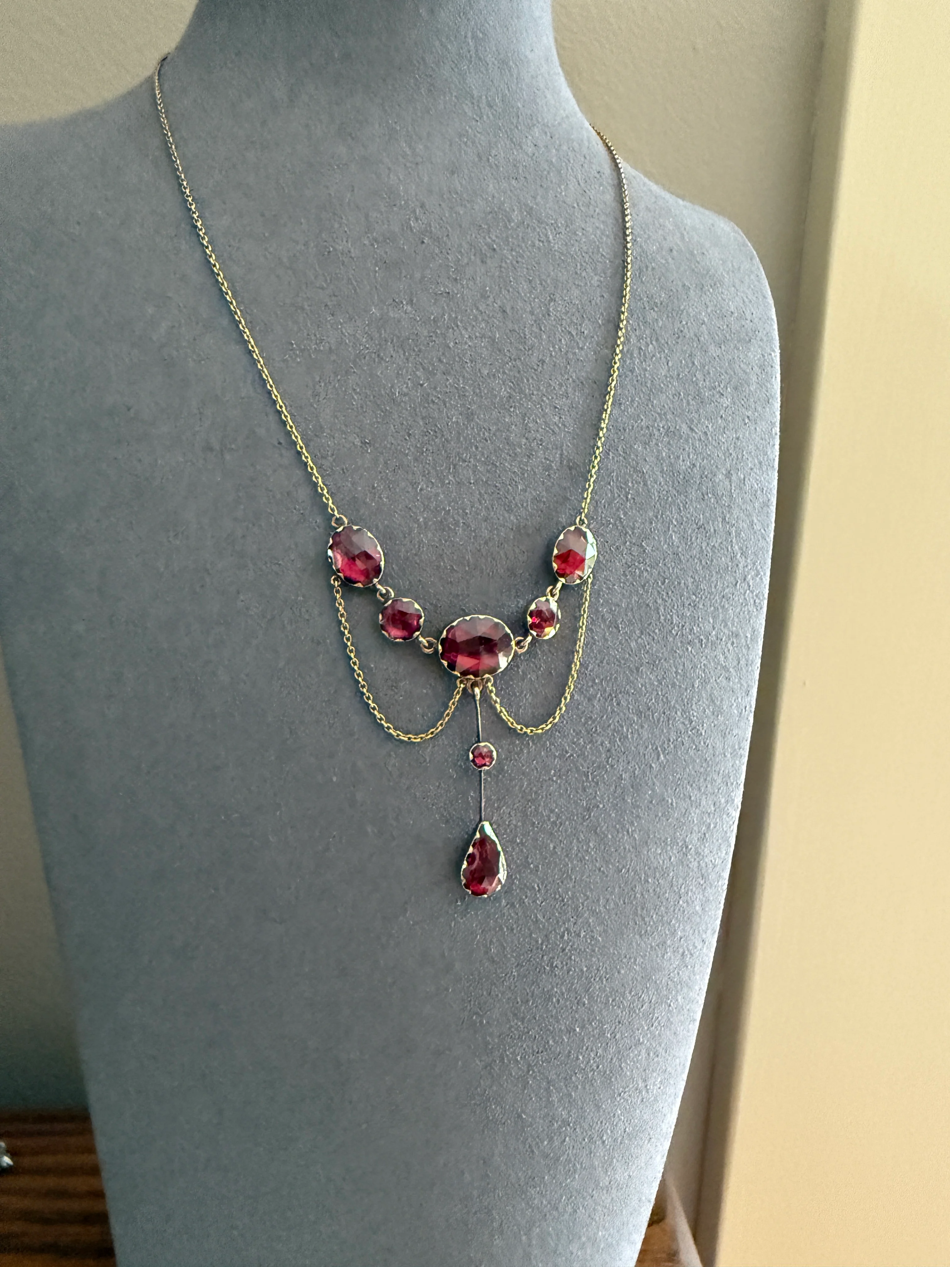 Gorgeous French PERPIGNAN GARNET Festoon NECKLACE Drapery Chain 18k Gold Bezel Set Rose Cut Closed Back Almandine Glowing Raspberry Wine - Image 14