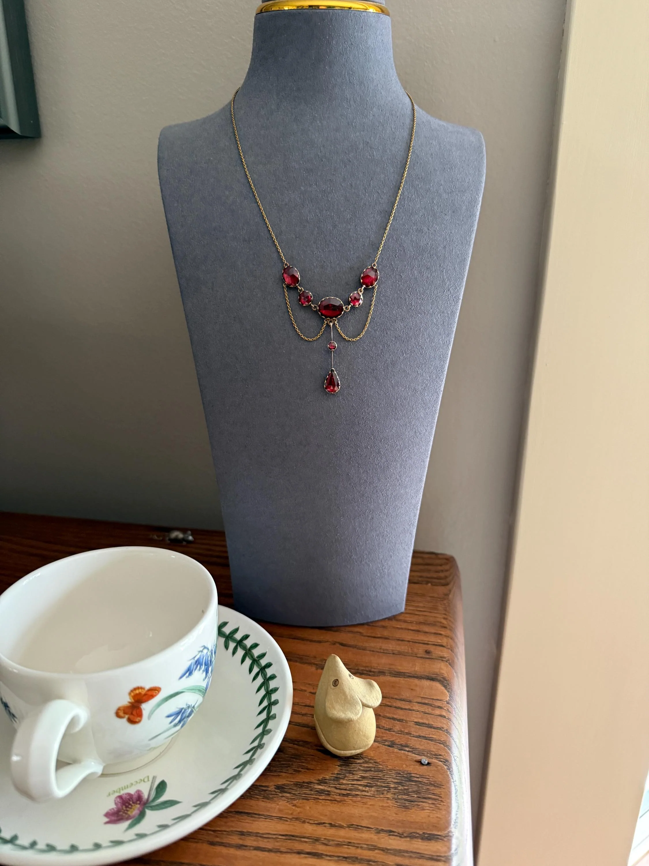 Gorgeous French PERPIGNAN GARNET Festoon NECKLACE Drapery Chain 18k Gold Bezel Set Rose Cut Closed Back Almandine Glowing Raspberry Wine - Image 4
