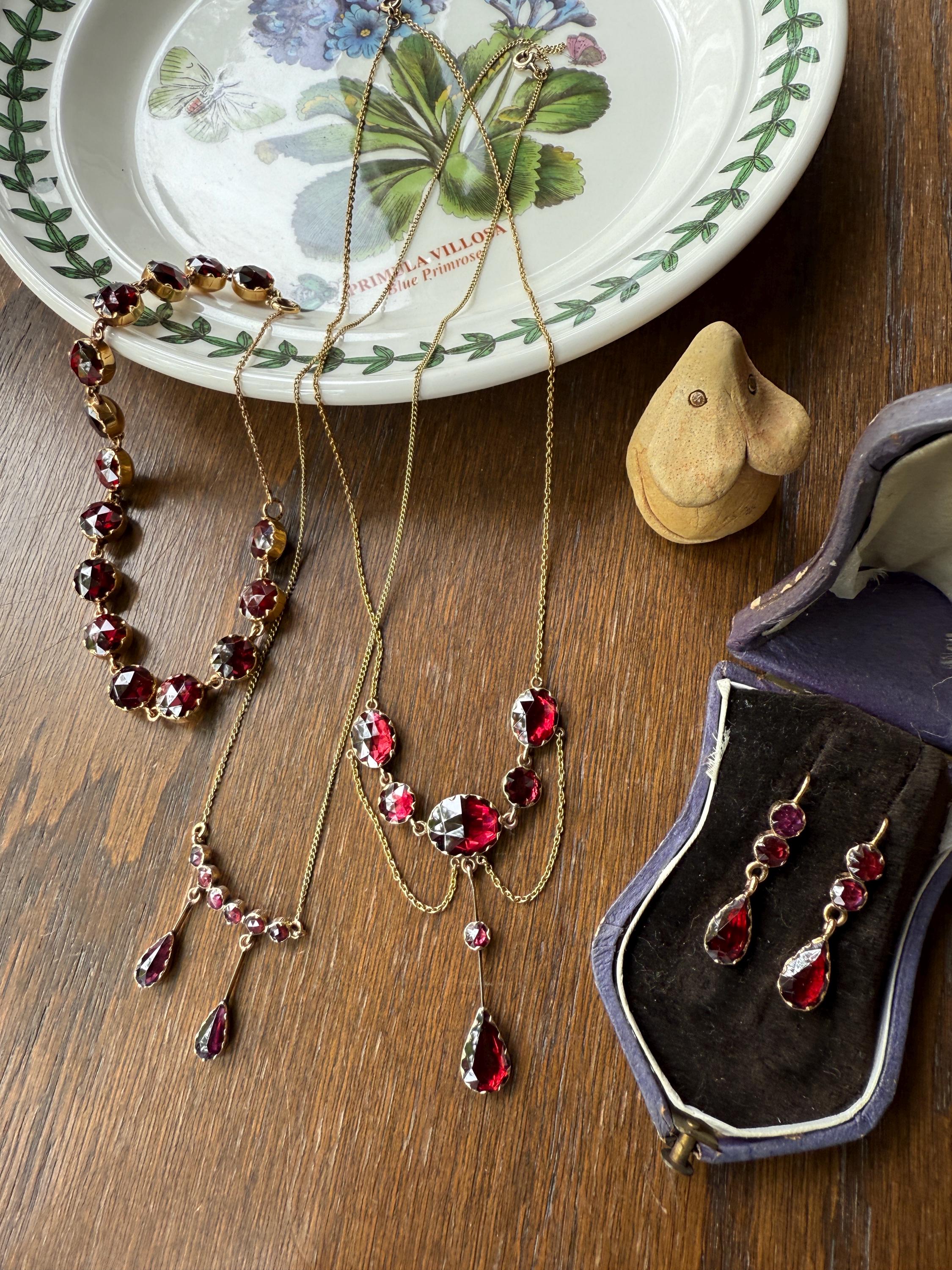 Gorgeous French PERPIGNAN GARNET Festoon NECKLACE Drapery Chain 18k Gold Bezel Set Rose Cut Closed Back Almandine Glowing Raspberry Wine - Image 5