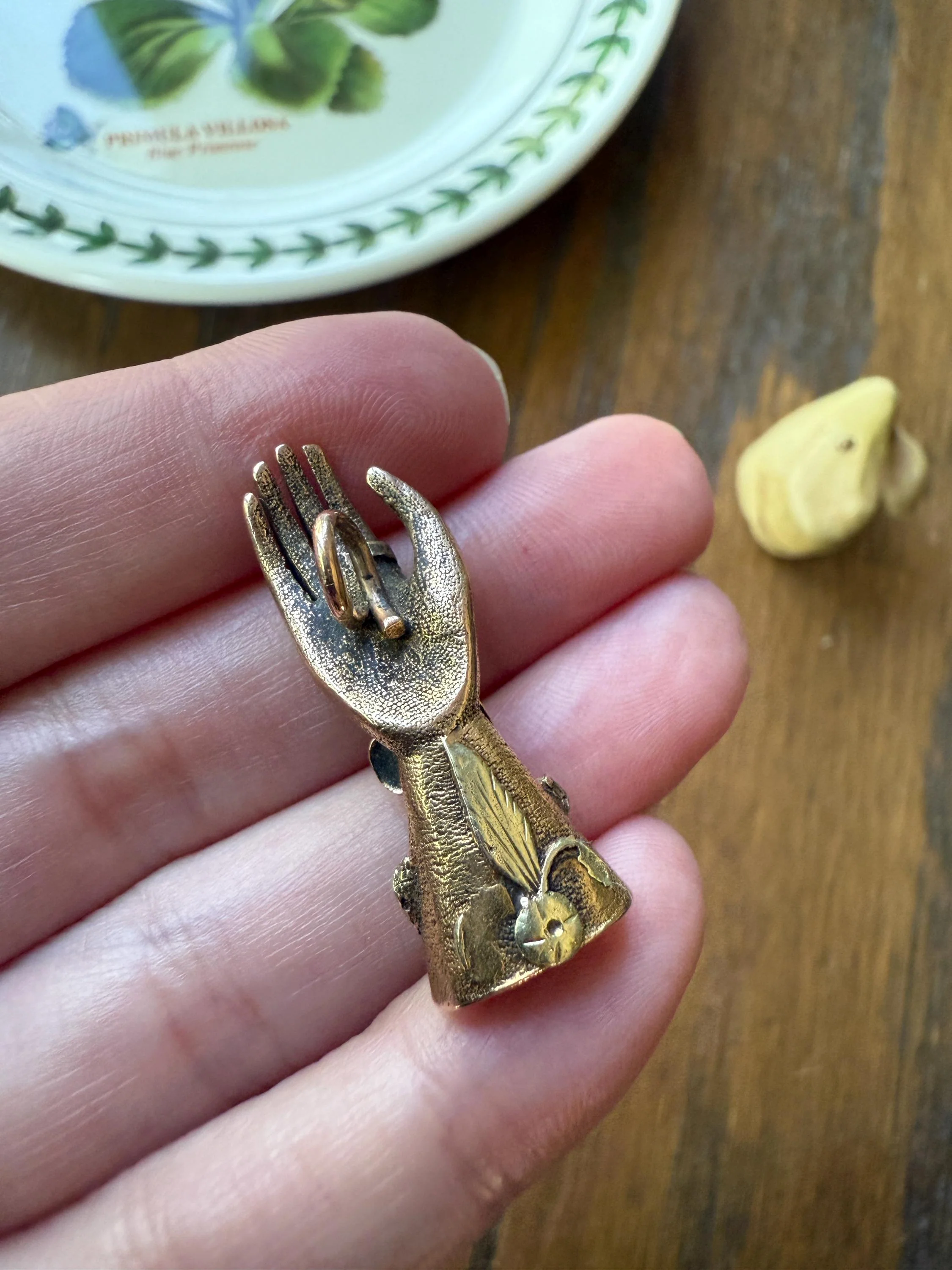 HAND Antique 6.7g 14k Colored Gold Floral Leaf Vine Large Sturdy Figural Pendant with Ruby Ring Georgian - Image 6