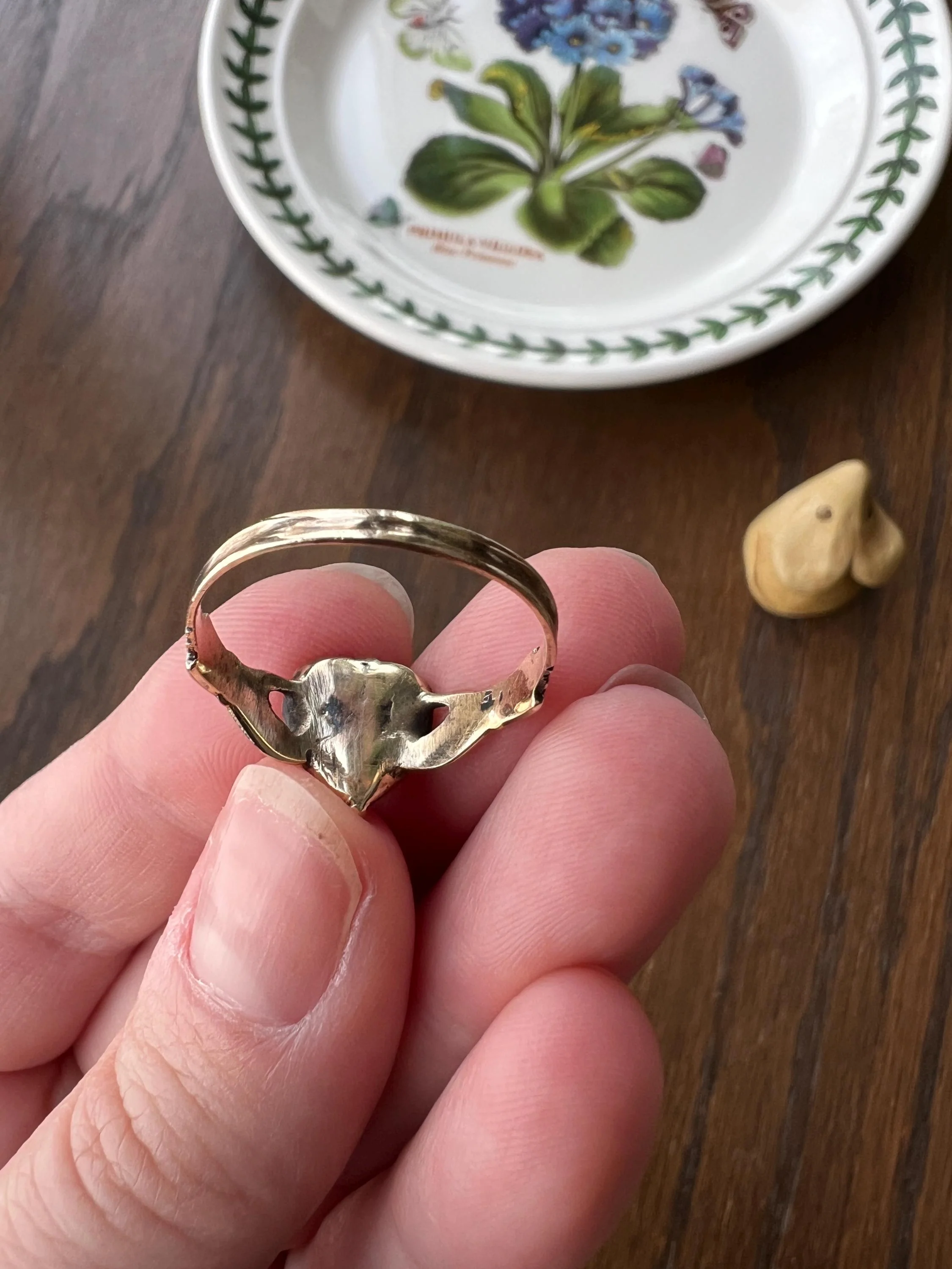 HEART Crimson GARNET Victorian Antique FEDE Hands Holding Love Ring Antique 10k Gold Glowing Figural Band - Image 10