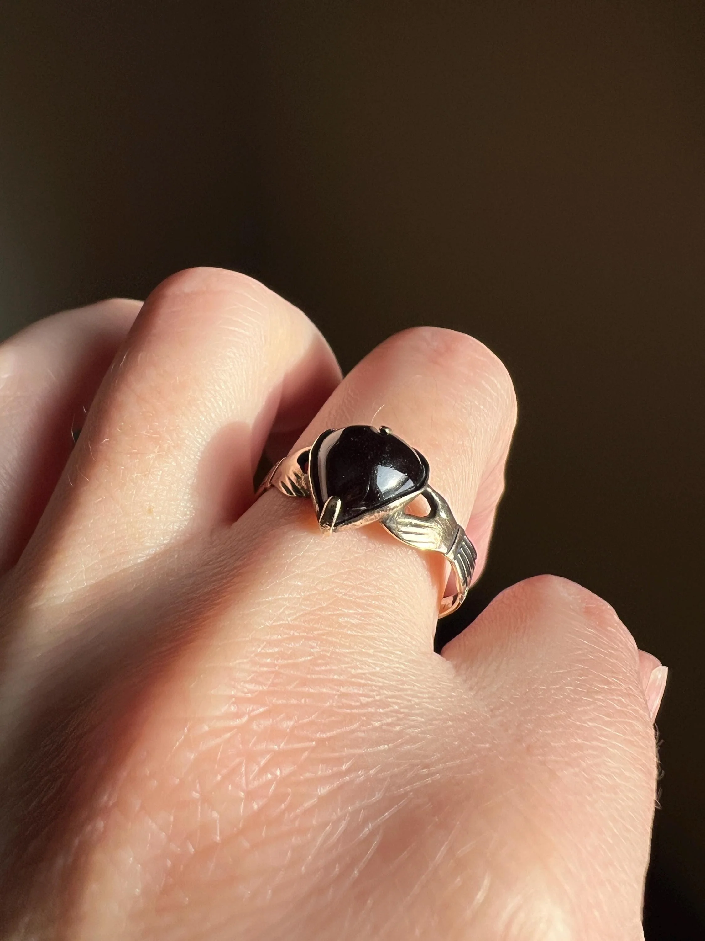 HEART Crimson GARNET Victorian Antique FEDE Hands Holding Love Ring Antique 10k Gold Glowing Figural Band - Image 2