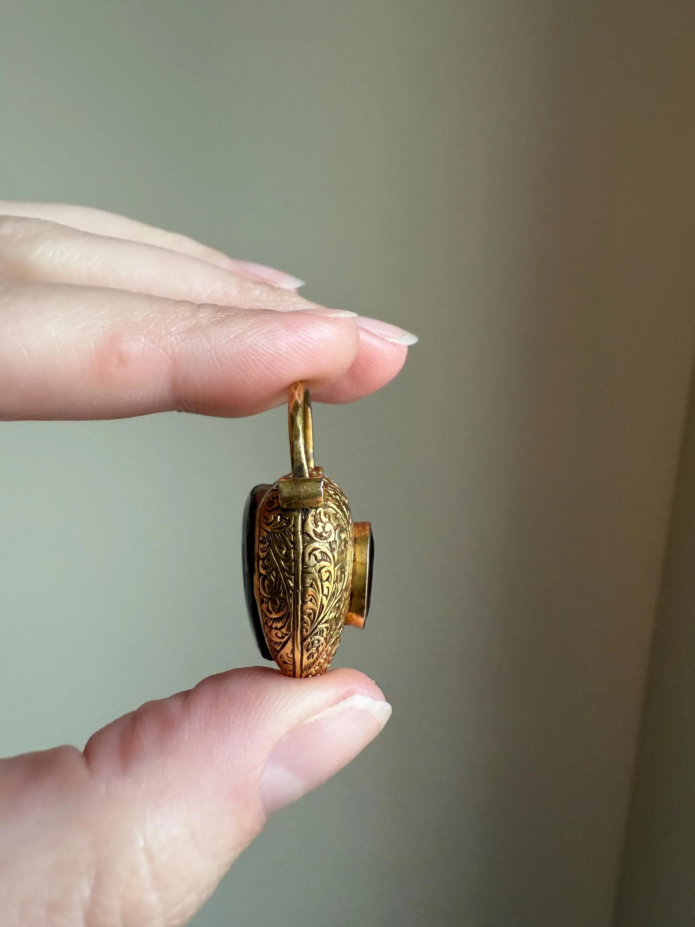 HEART Victorian PADLOCK Antique GARNET 10k Gold Solid Pendant Locket Back Figural Etched Reversible Puffy - Image 4