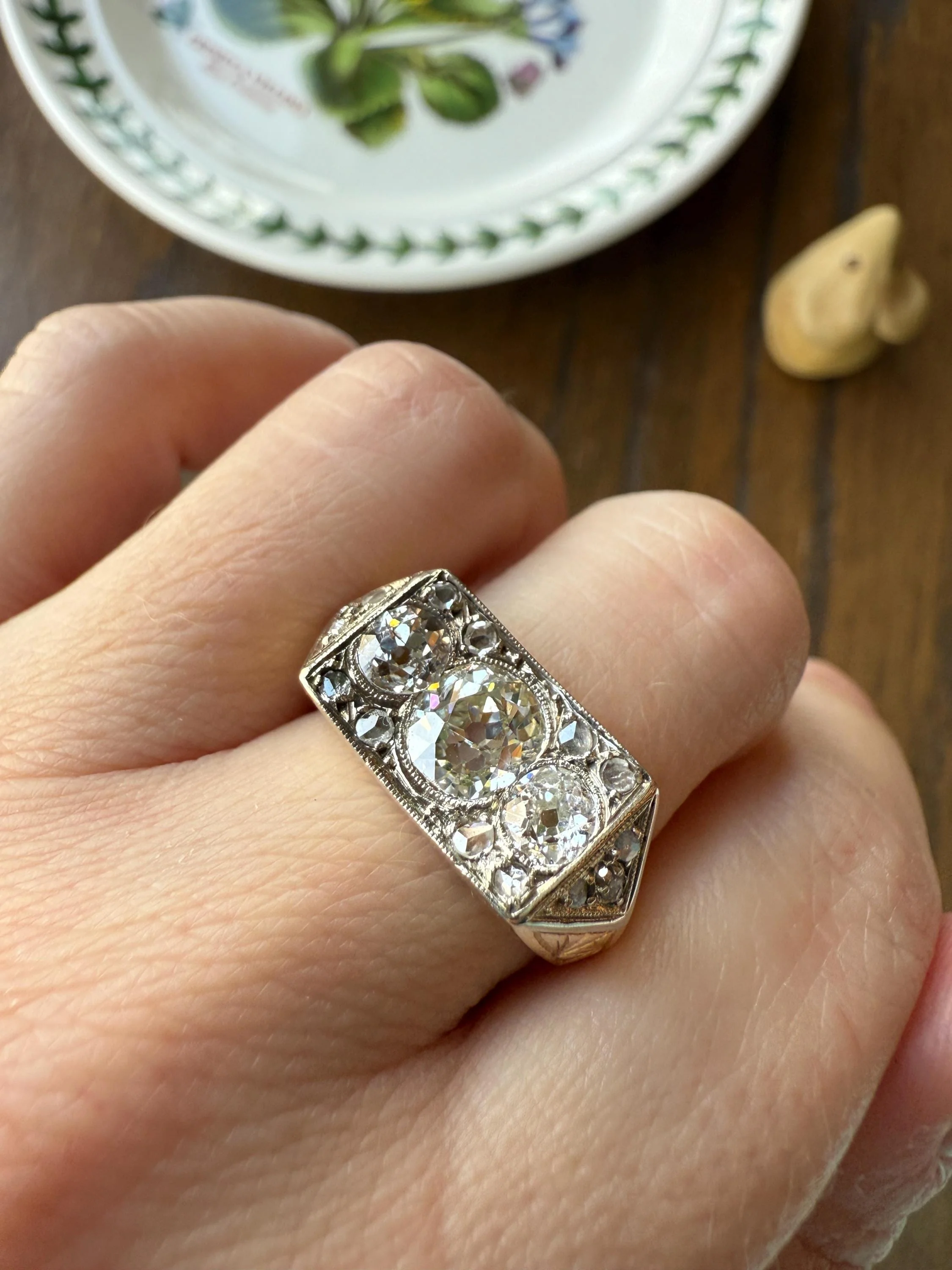 HEAVY French Antique 2 CARATS Old Mine Cut DIAMOND Chunky Tank Ring 14.6g 18k Gold Engraved Flared Geometric Rectangular Art Deco Omc - Image 15