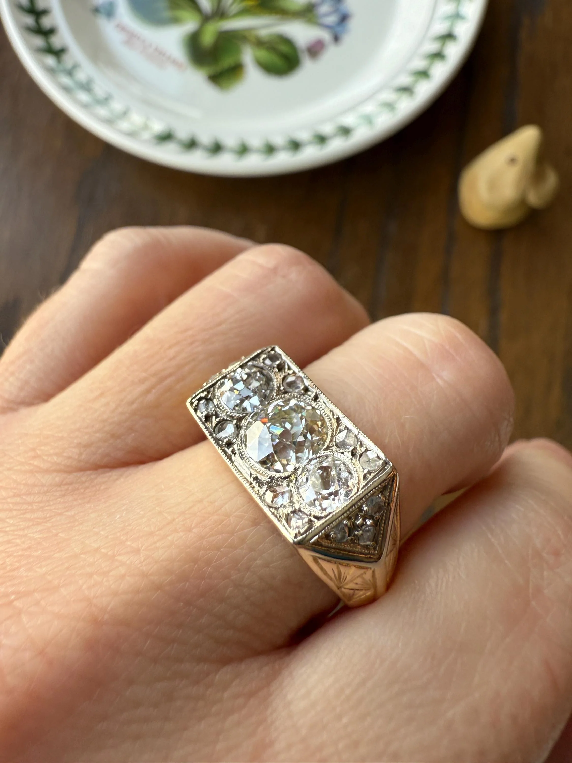 HEAVY French Antique 2 CARATS Old Mine Cut DIAMOND Chunky Tank Ring 14.6g 18k Gold Engraved Flared Geometric Rectangular Art Deco Omc - Image 7