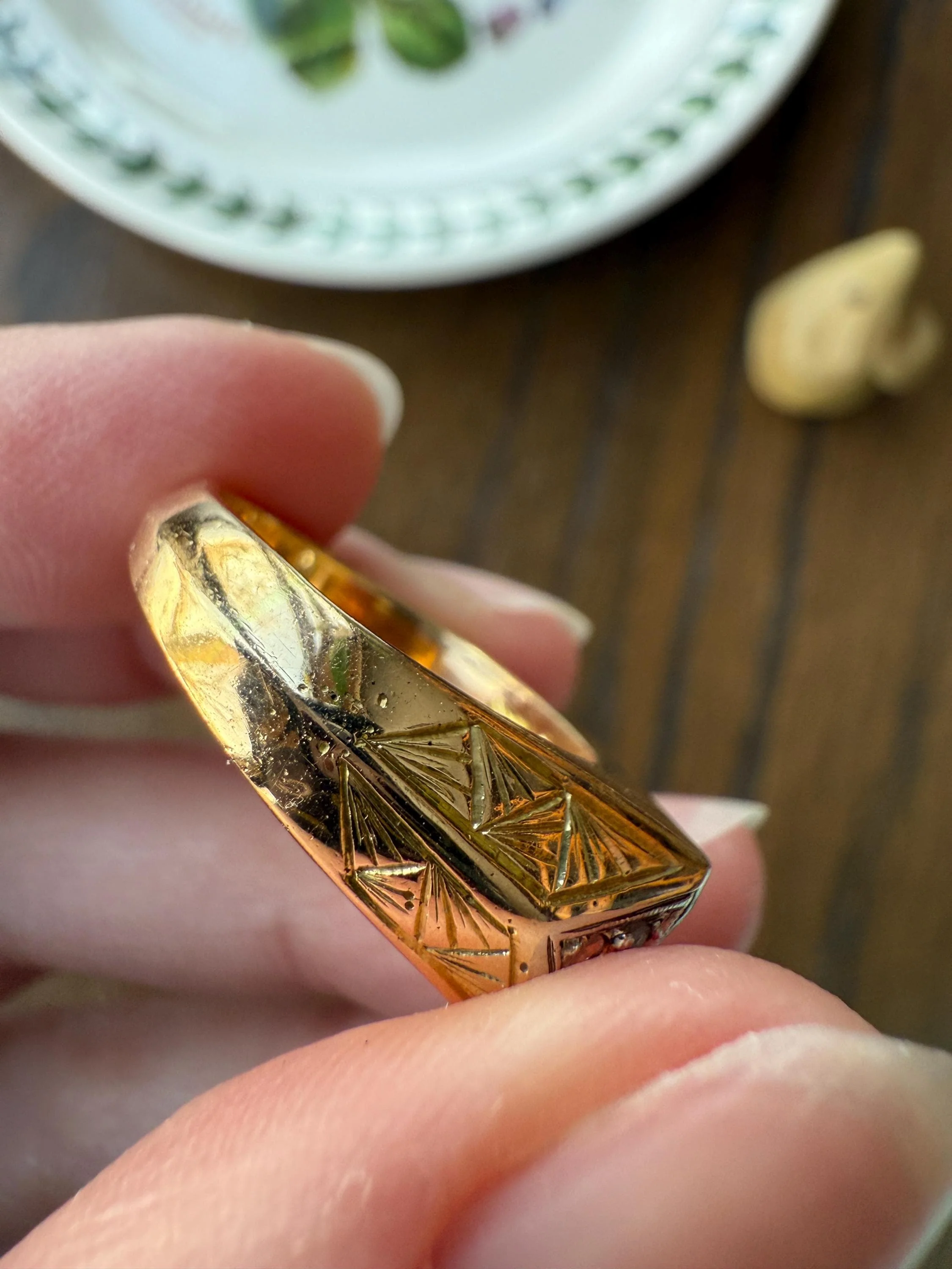 HEAVY French Antique 2 CARATS Old Mine Cut DIAMOND Chunky Tank Ring 14.6g 18k Gold Engraved Flared Geometric Rectangular Art Deco Omc - Image 9