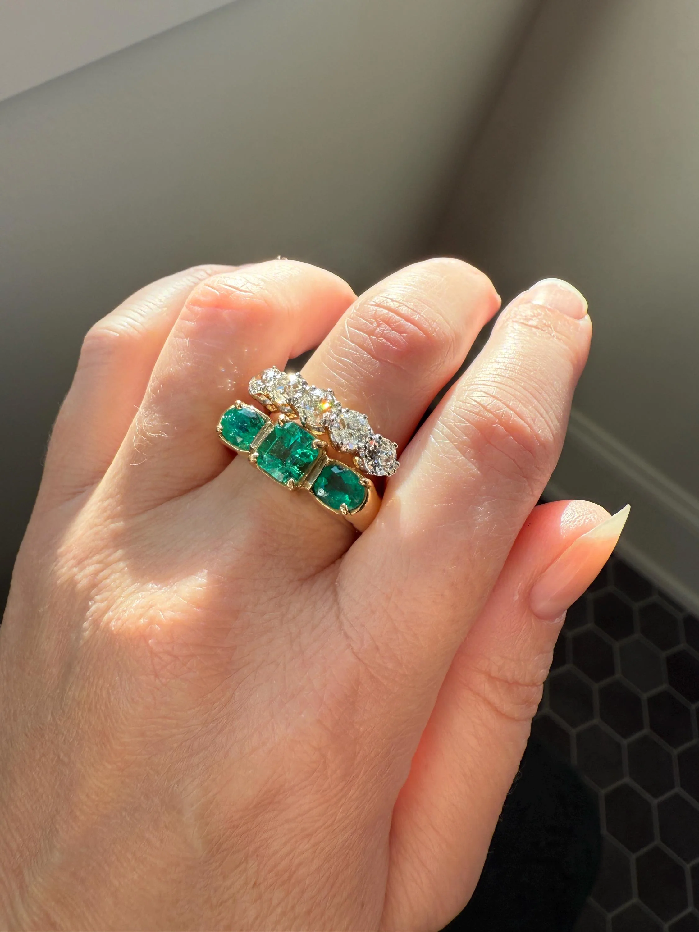 HEAVY Green EMERALD Chunky Vintage Three Stone Ring French 12g 18k Gold Wide Band Natural Oval & Emerald Cut Geometric Unique Retro - Image 10