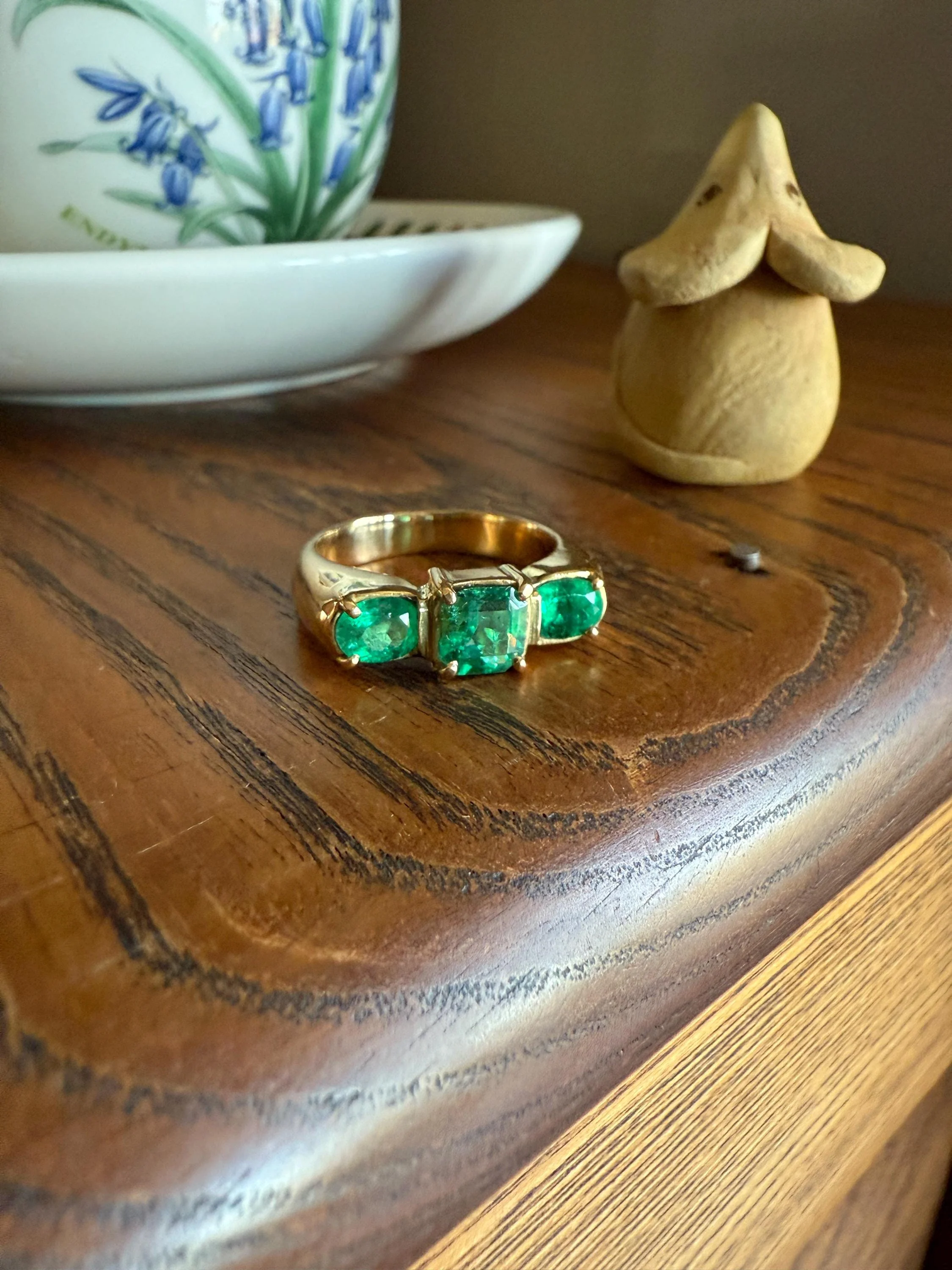 HEAVY Green EMERALD Chunky Vintage Three Stone Ring French 12g 18k Gold Wide Band Natural Oval & Emerald Cut Geometric Unique Retro - Image 13
