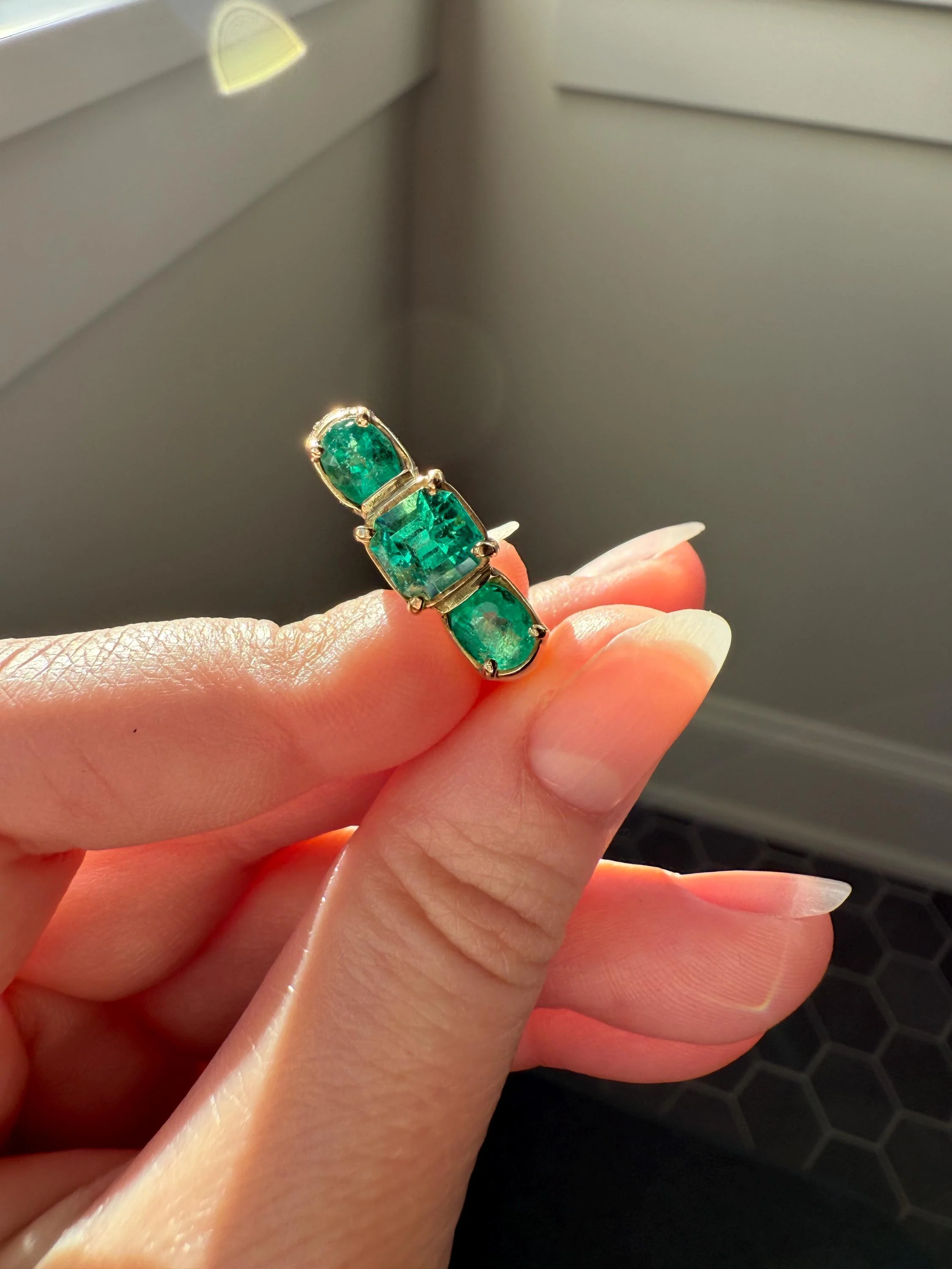 HEAVY Green EMERALD Chunky Vintage Three Stone Ring French 12g 18k Gold Wide Band Natural Oval & Emerald Cut Geometric Unique Retro - Image 14