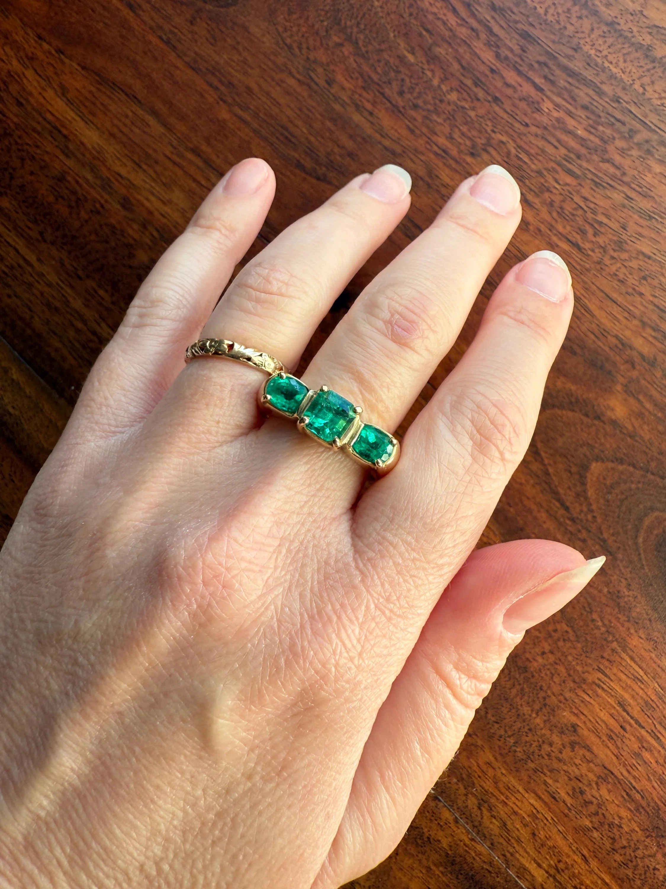 HEAVY Green EMERALD Chunky Vintage Three Stone Ring French 12g 18k Gold Wide Band Natural Oval & Emerald Cut Geometric Unique Retro - Image 2