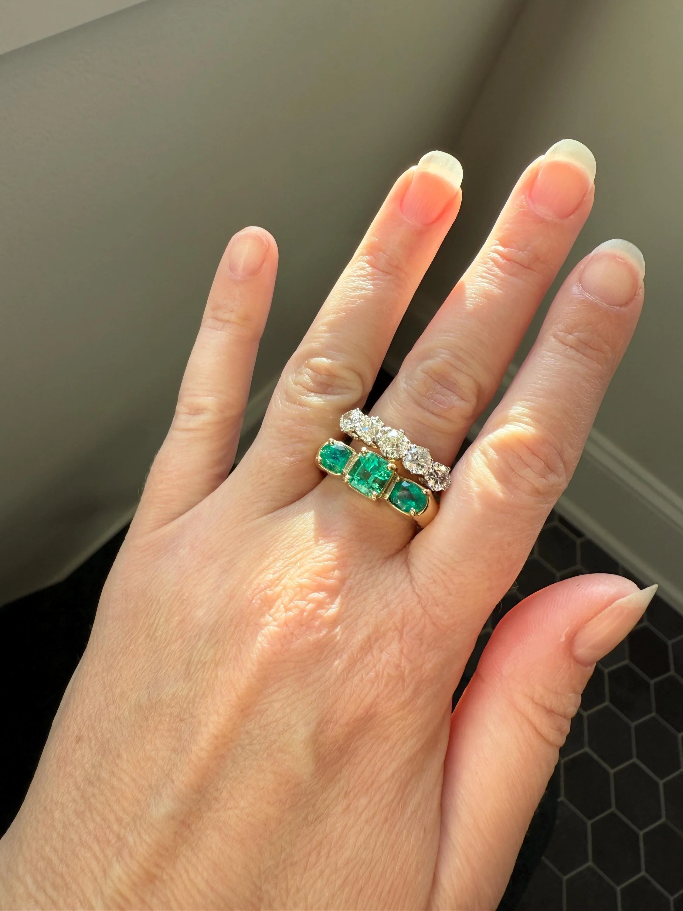 HEAVY Green EMERALD Chunky Vintage Three Stone Ring French 12g 18k Gold Wide Band Natural Oval & Emerald Cut Geometric Unique Retro - Image 5
