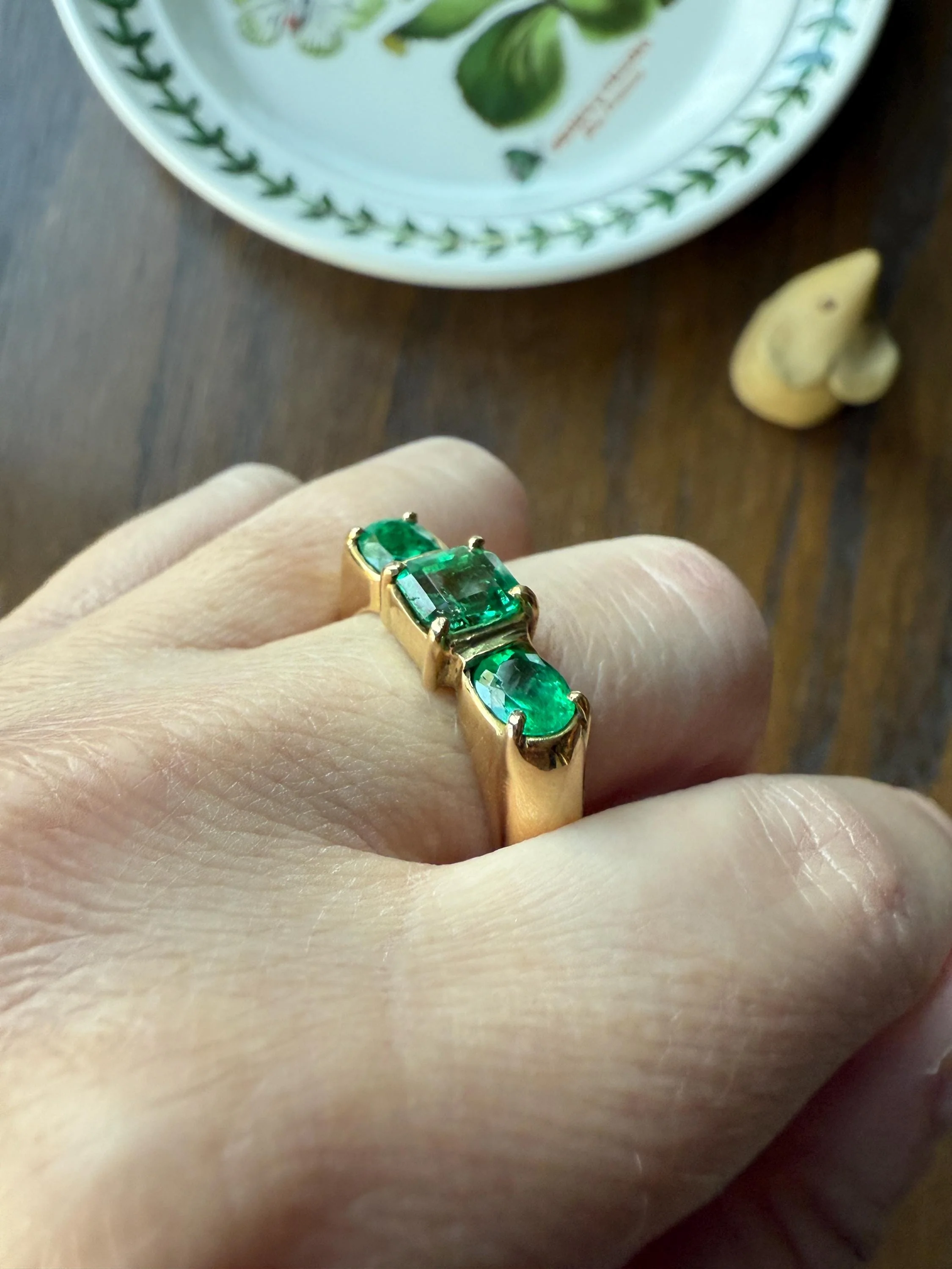 HEAVY Green EMERALD Chunky Vintage Three Stone Ring French 12g 18k Gold Wide Band Natural Oval & Emerald Cut Geometric Unique Retro - Image 7