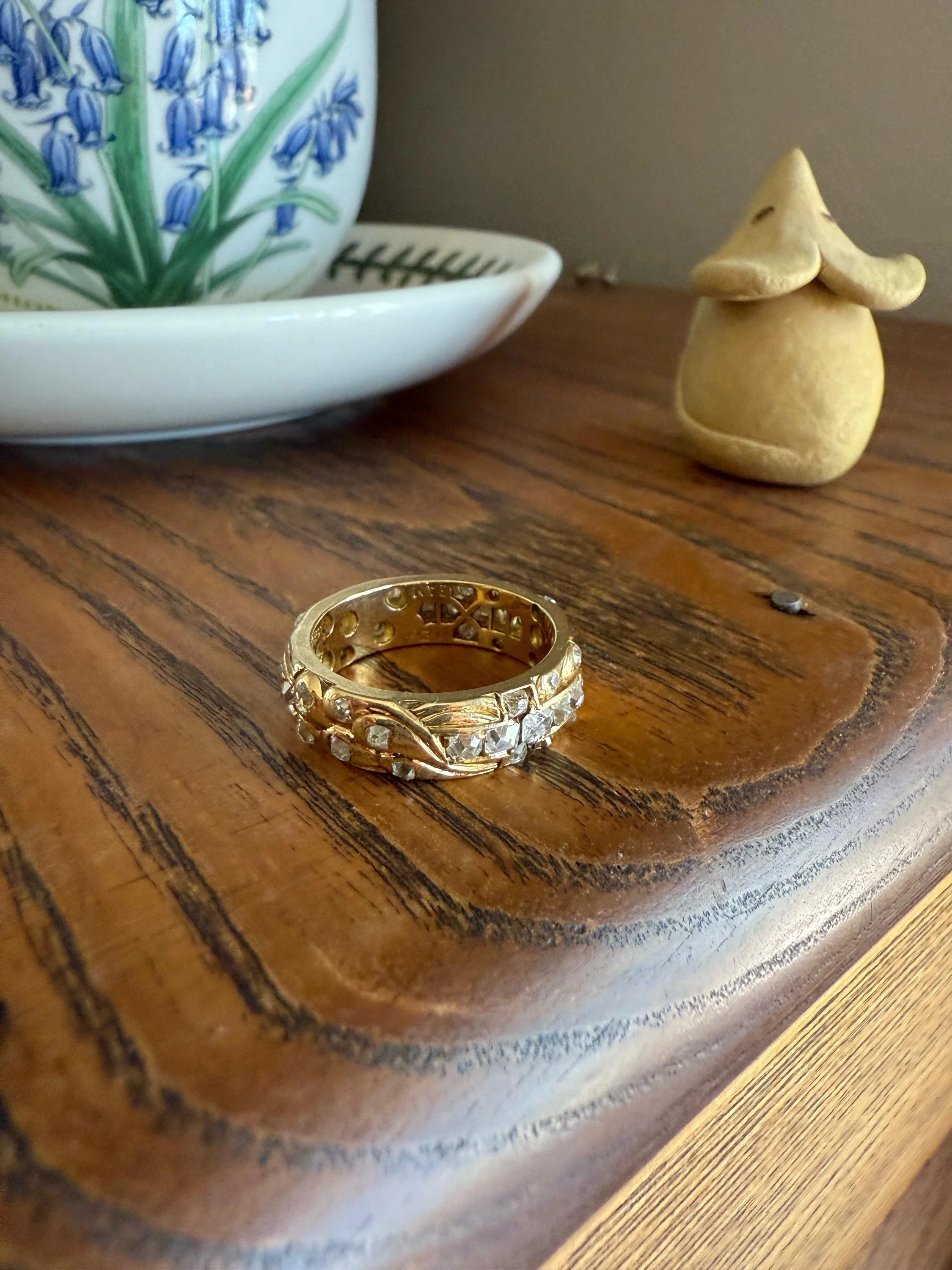 HEAVY One of a Kind Chunky Elongated 1.5ctw Old Mine Cut DIAMOND Encrusted Eternity Band French c1939 Ring 9.6g 18k Gold Anniversary? Dated - Image 11