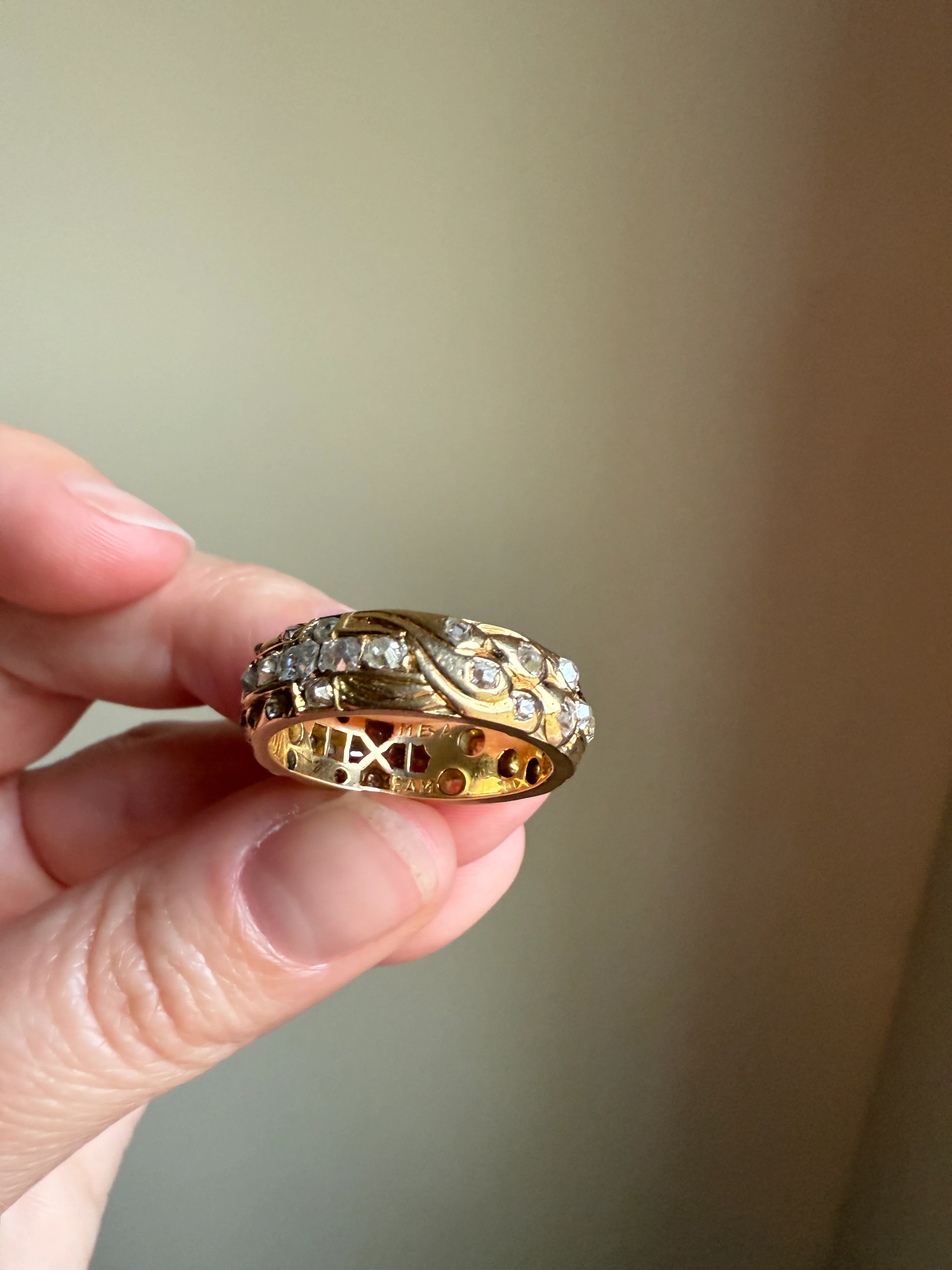 HEAVY One of a Kind Chunky Elongated 1.5ctw Old Mine Cut DIAMOND Encrusted Eternity Band French c1939 Ring 9.6g 18k Gold Anniversary? Dated - Image 13