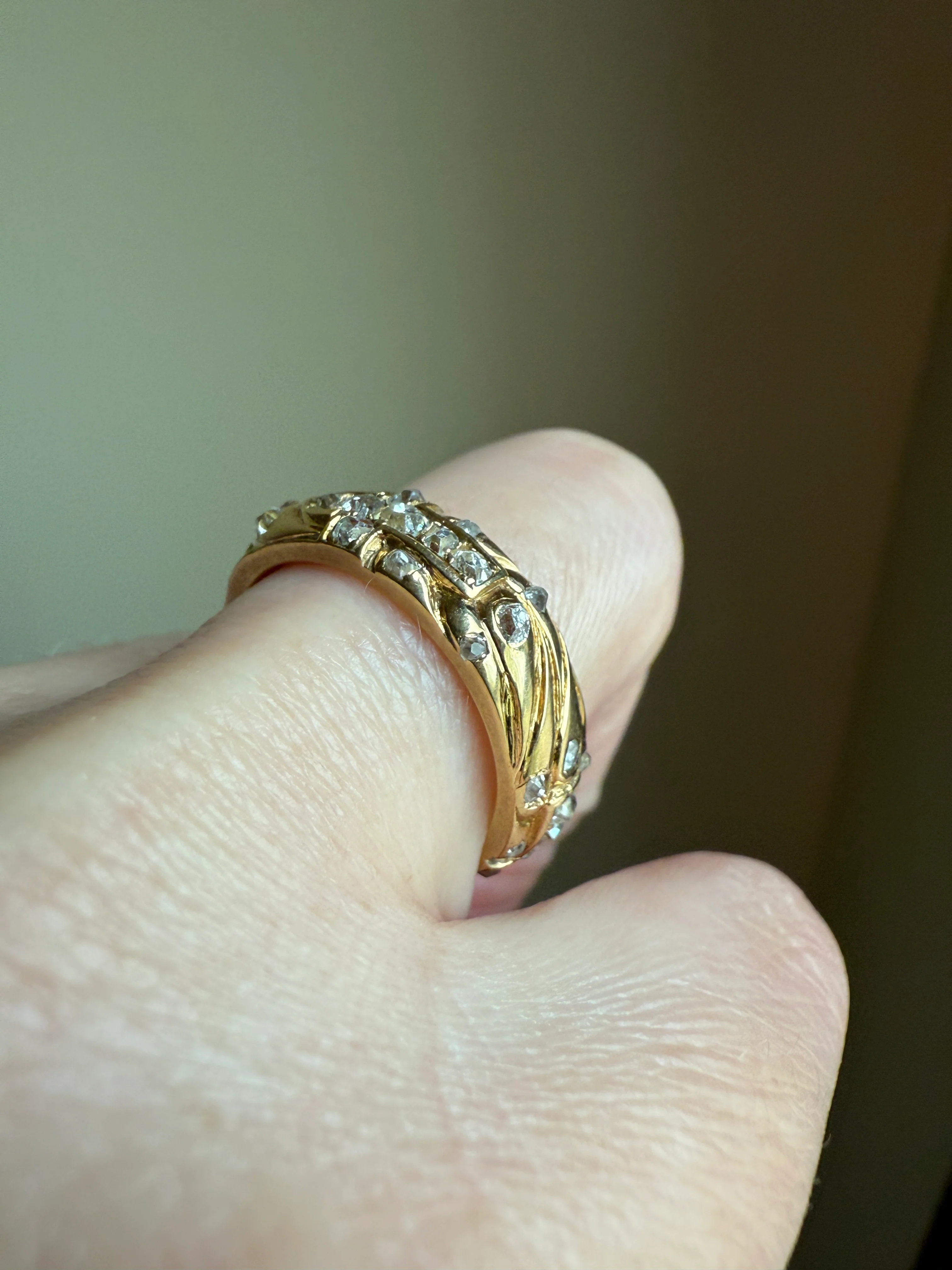 HEAVY One of a Kind Chunky Elongated 1.5ctw Old Mine Cut DIAMOND Encrusted Eternity Band French c1939 Ring 9.6g 18k Gold Anniversary? Dated - Image 18