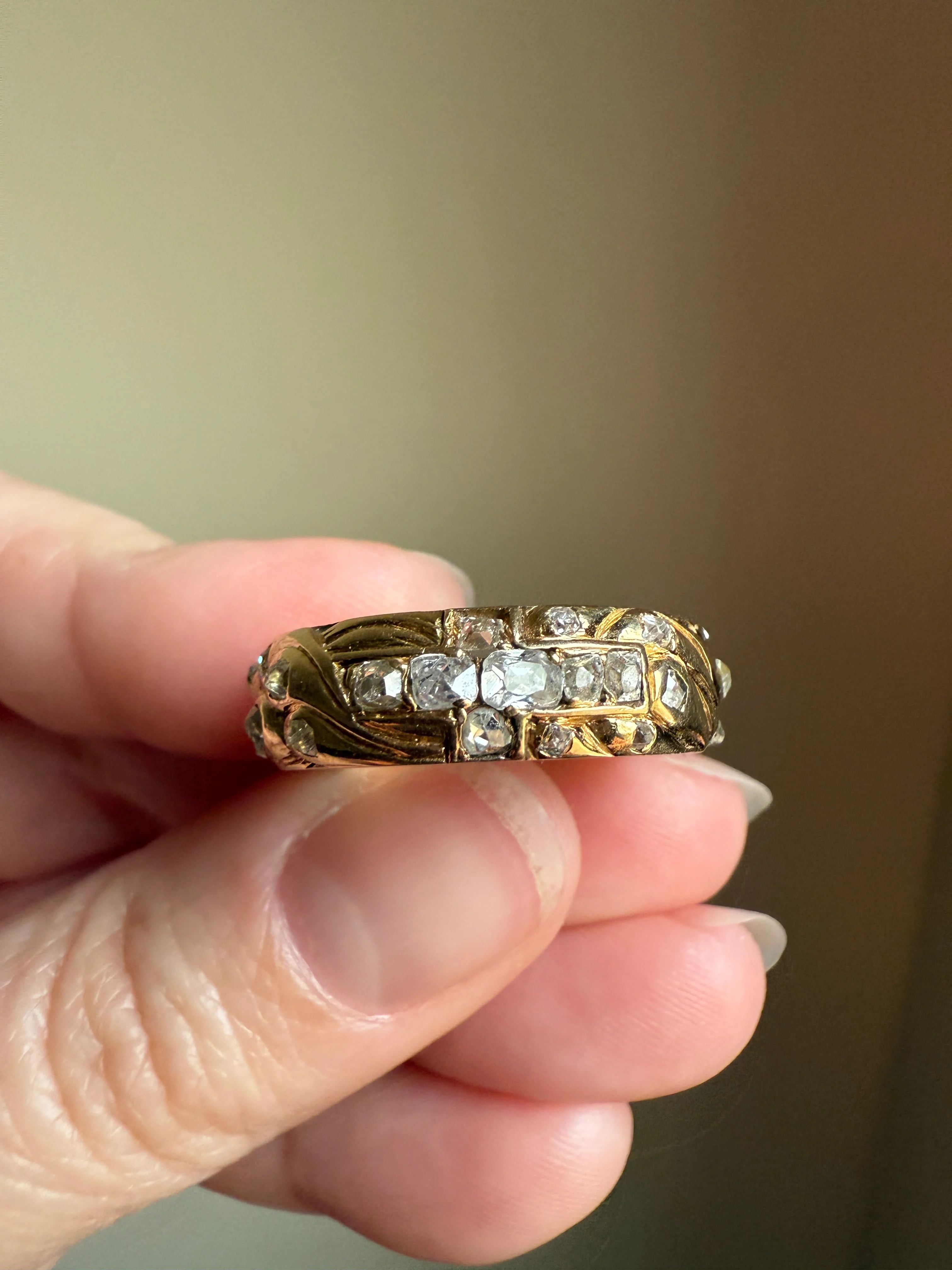 HEAVY One of a Kind Chunky Elongated 1.5ctw Old Mine Cut DIAMOND Encrusted Eternity Band French c1939 Ring 9.6g 18k Gold Anniversary? Dated - Image 19
