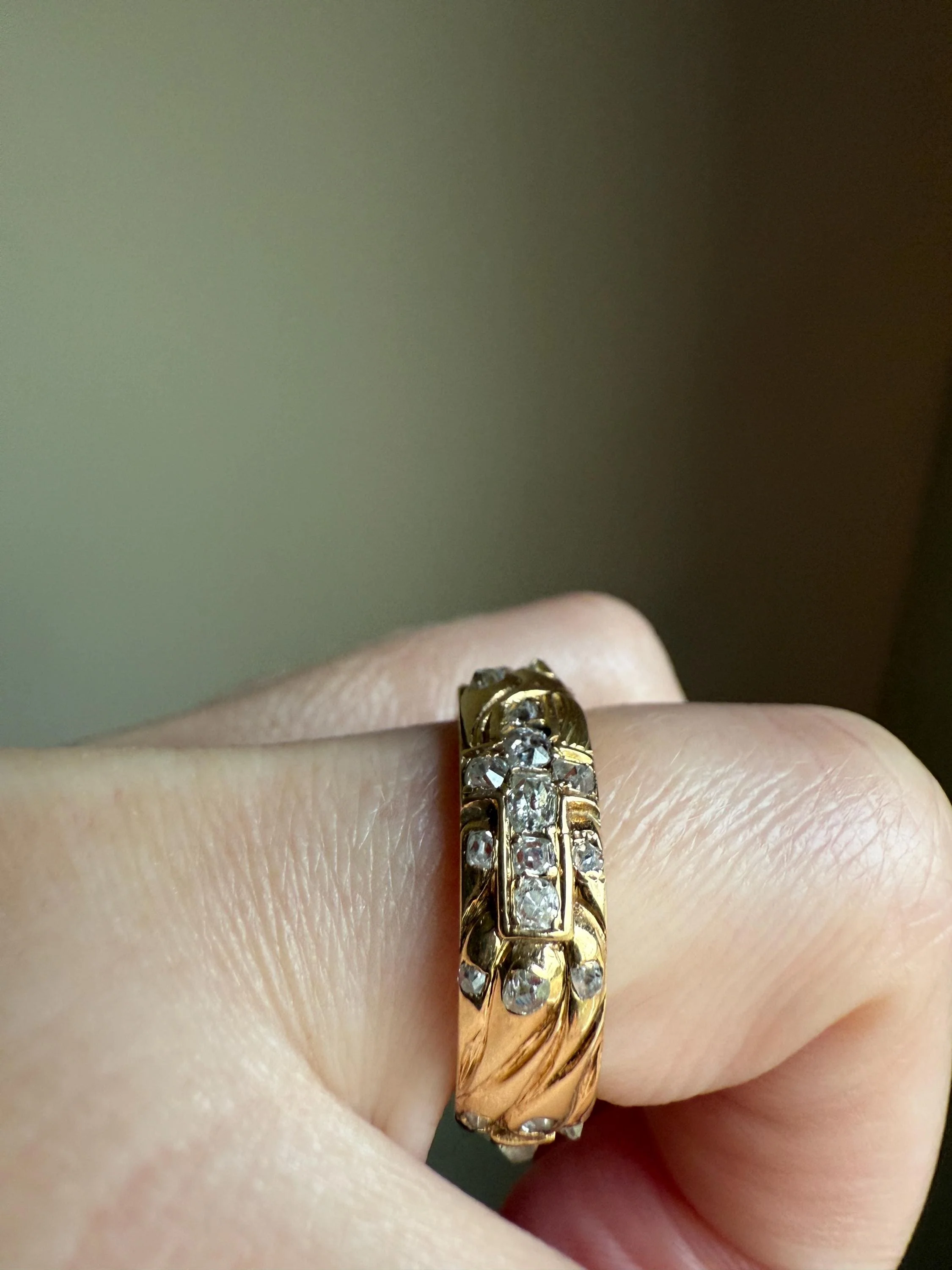 HEAVY One of a Kind Chunky Elongated 1.5ctw Old Mine Cut DIAMOND Encrusted Eternity Band French c1939 Ring 9.6g 18k Gold Anniversary? Dated - Image 2