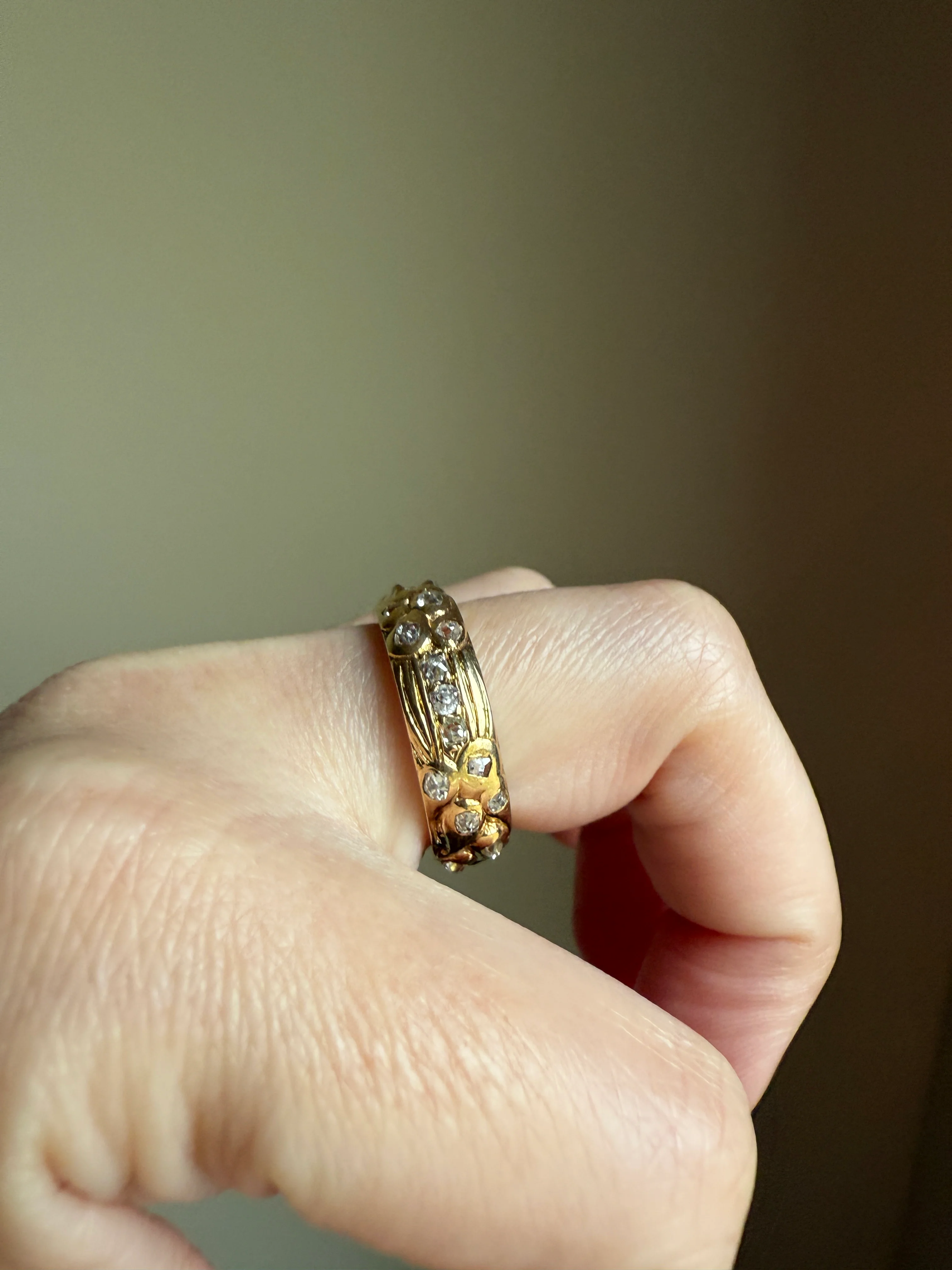 HEAVY One of a Kind Chunky Elongated 1.5ctw Old Mine Cut DIAMOND Encrusted Eternity Band French c1939 Ring 9.6g 18k Gold Anniversary? Dated - Image 20