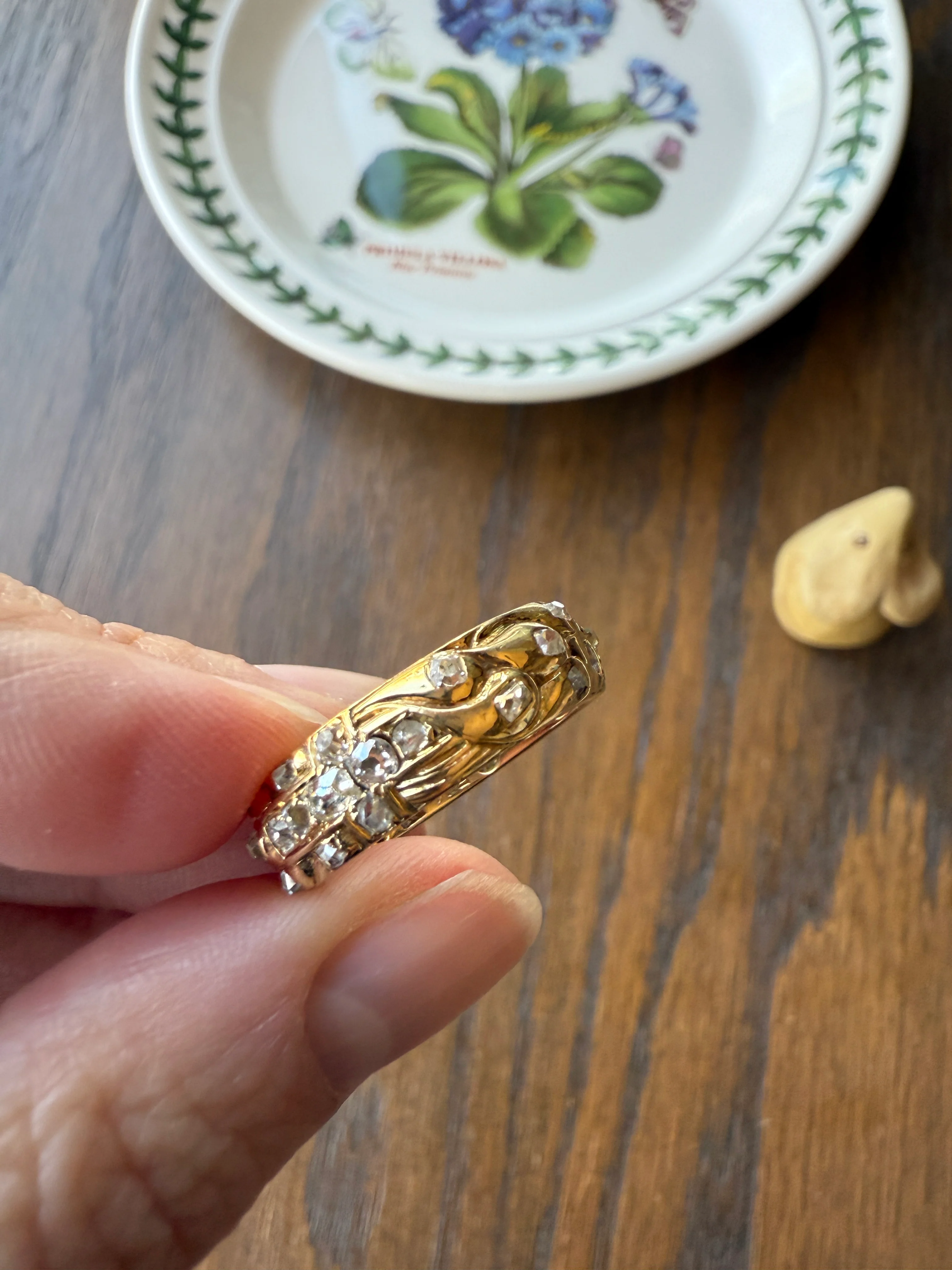 HEAVY One of a Kind Chunky Elongated 1.5ctw Old Mine Cut DIAMOND Encrusted Eternity Band French c1939 Ring 9.6g 18k Gold Anniversary? Dated - Image 34