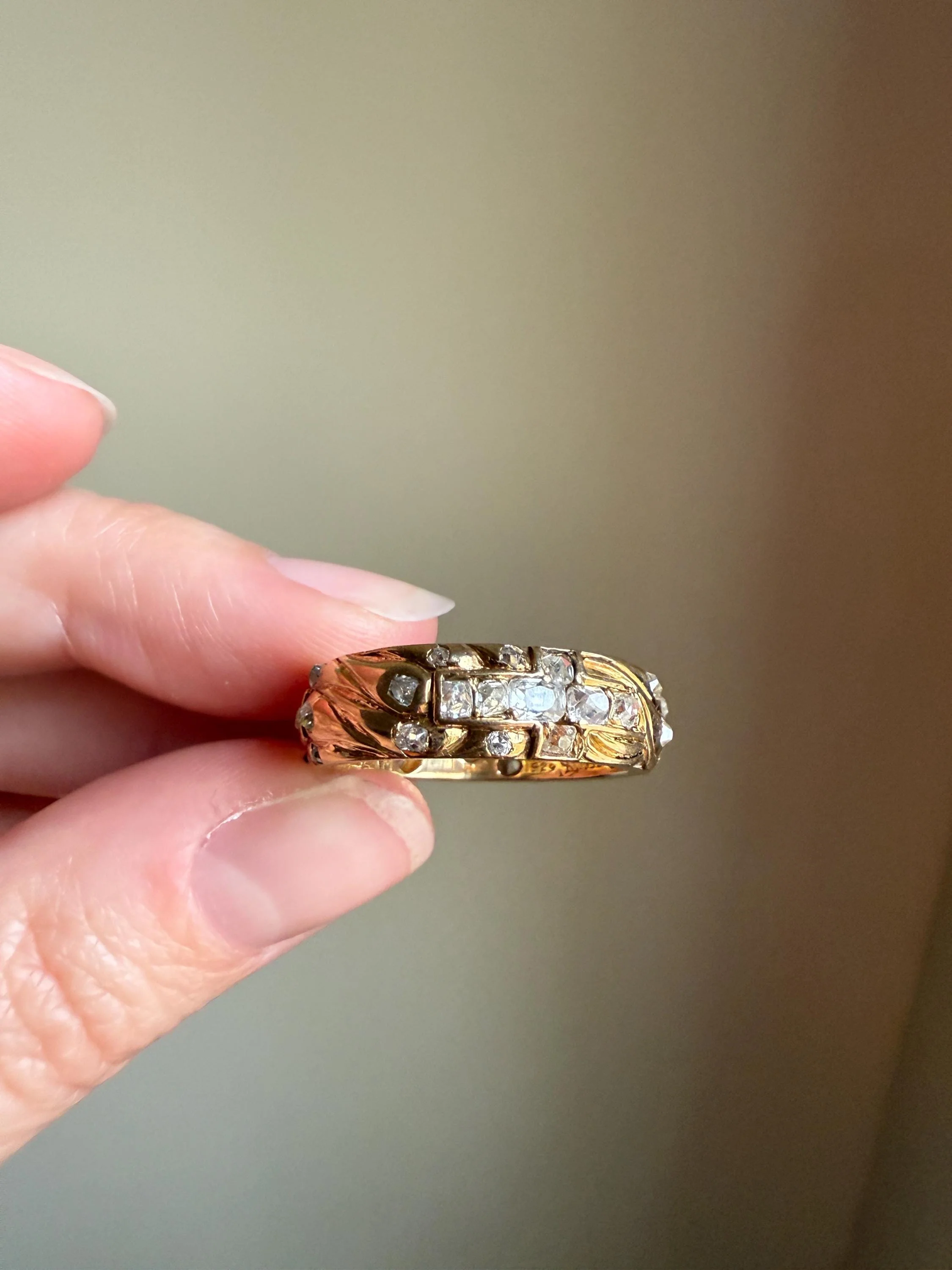 HEAVY One of a Kind Chunky Elongated 1.5ctw Old Mine Cut DIAMOND Encrusted Eternity Band French c1939 Ring 9.6g 18k Gold Anniversary? Dated - Image 5