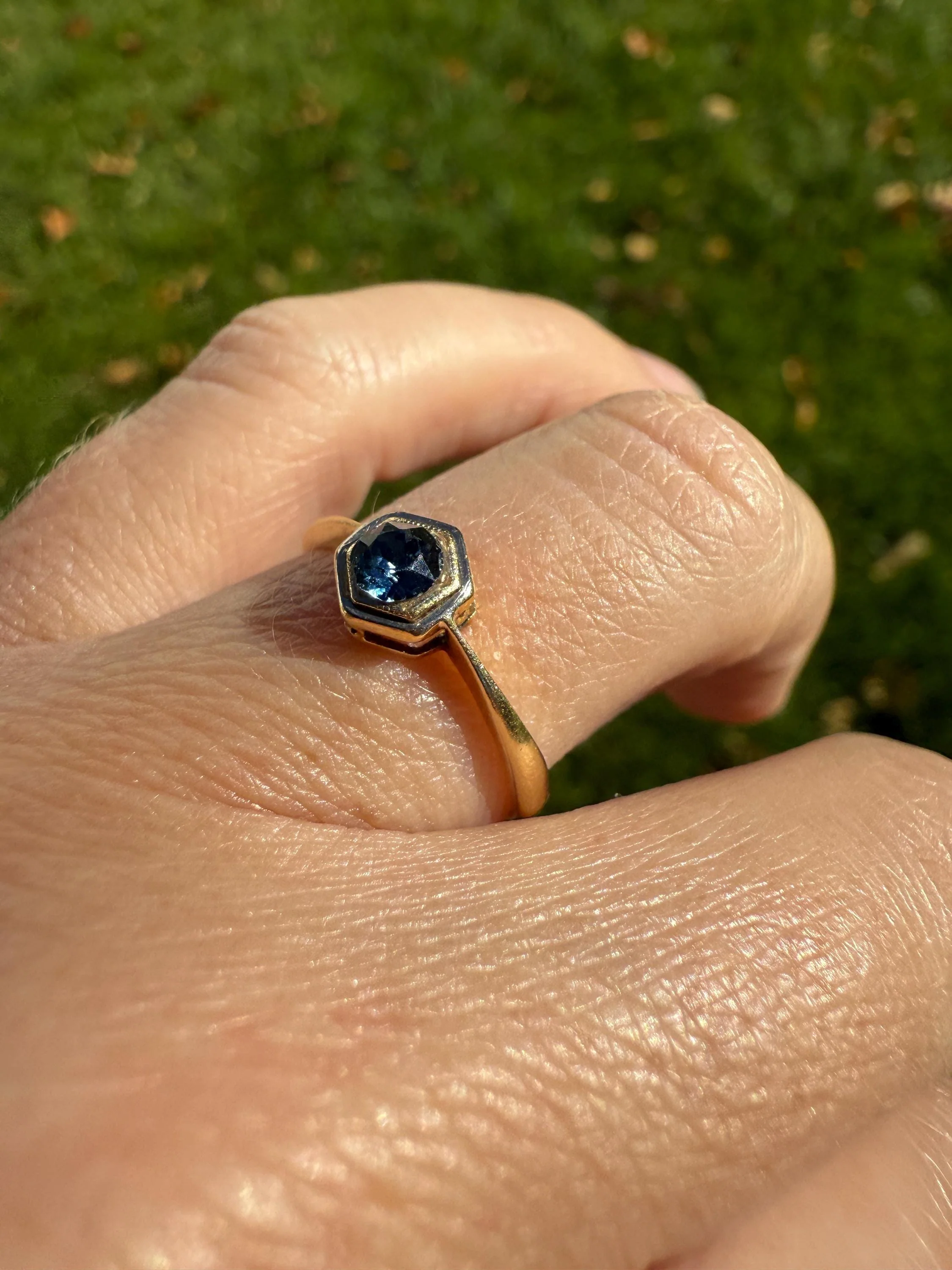 HEXAGON 18k Gold Antique Blue Paste Faux Zircon Dainty Geometric Solitaire Ring Art Deco Stacker Setting Pinky Midi - Image 6