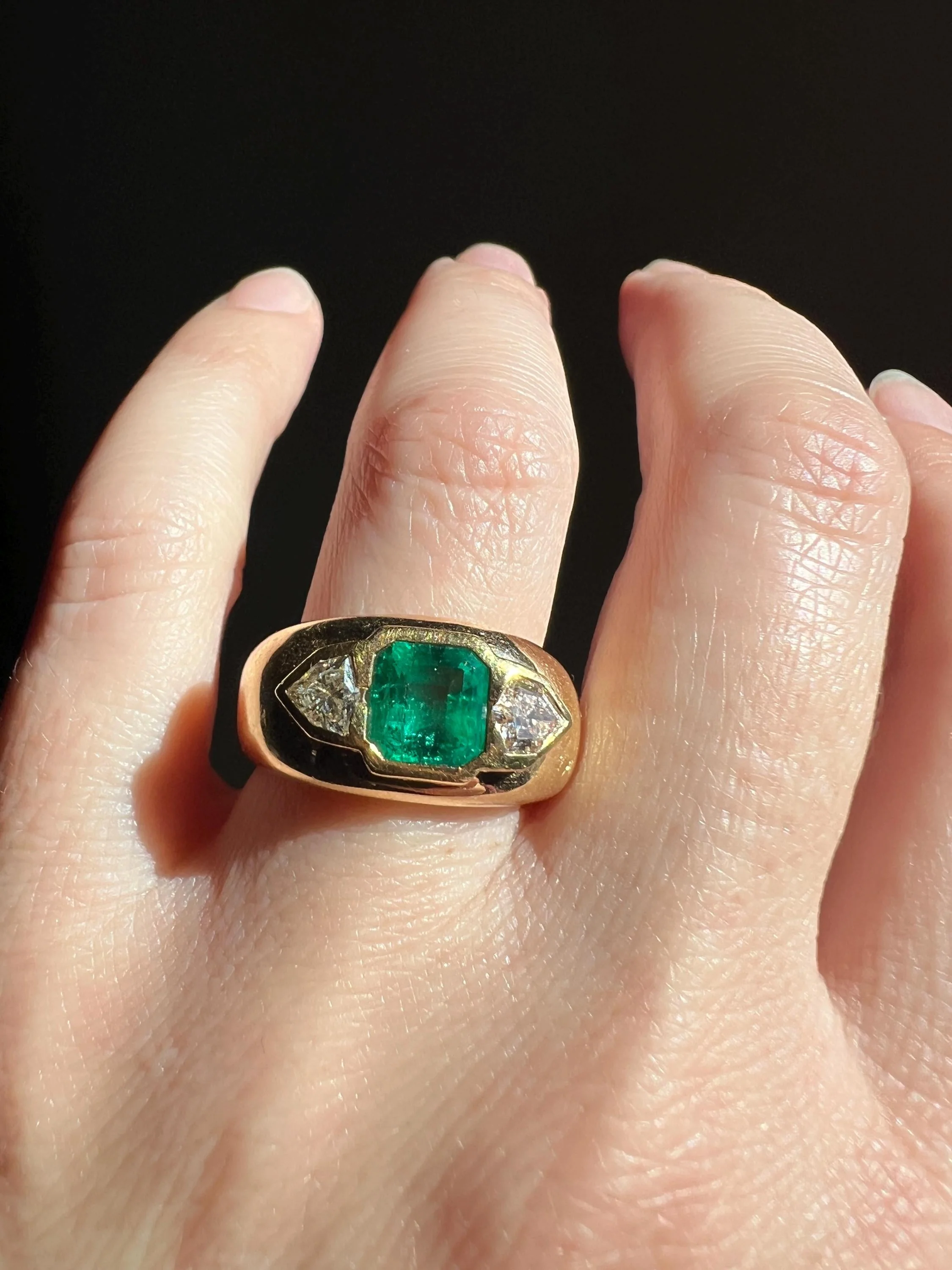HEXAGON SHIELD Diamond Green EMERALD Chunky Vintage Three Stone Gypsy Ring French 18k Gold Wide Band Natural Heavy - Image 3