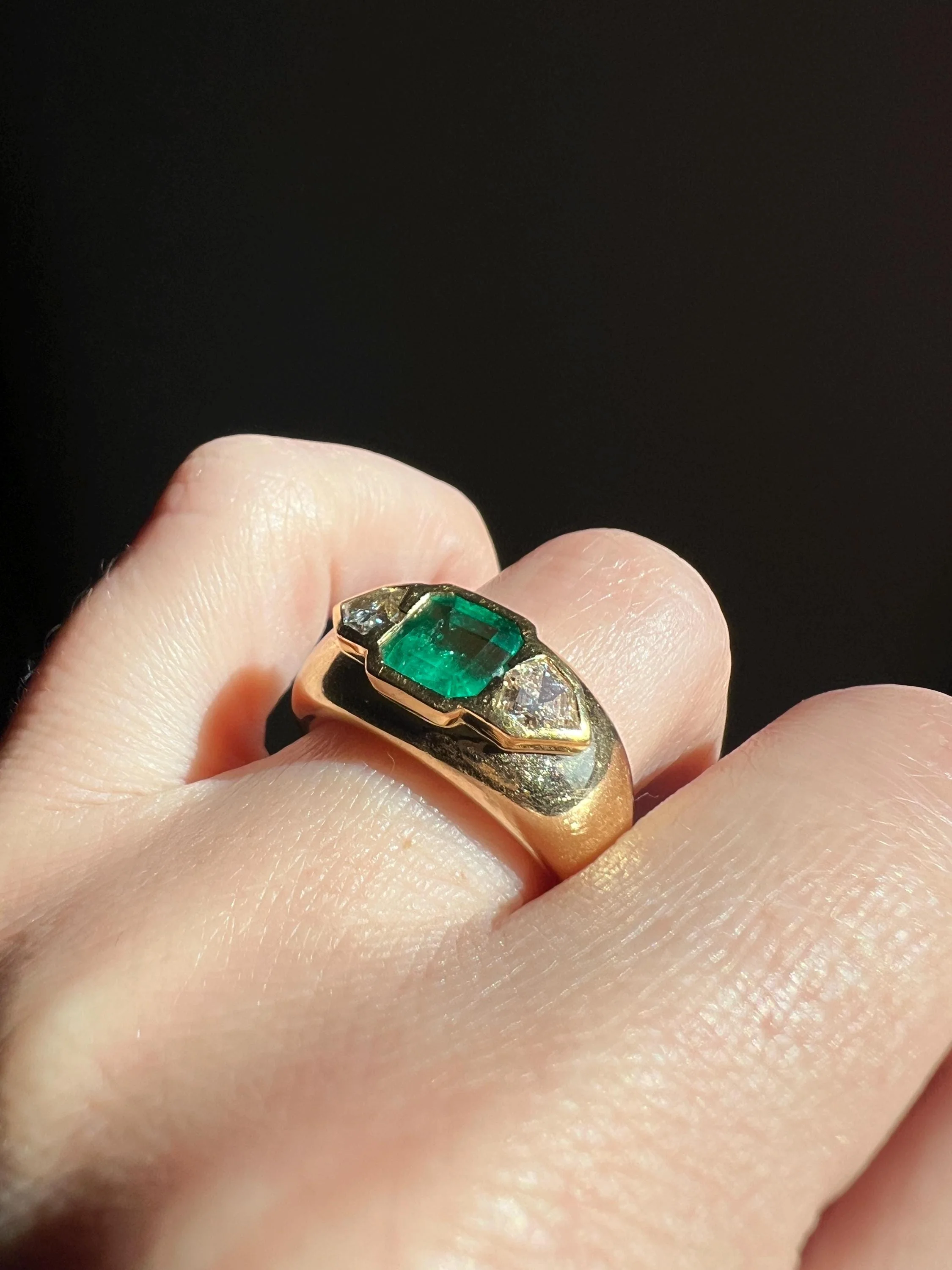 HEXAGON SHIELD Diamond Green EMERALD Chunky Vintage Three Stone Gypsy Ring French 18k Gold Wide Band Natural Heavy - Image 7
