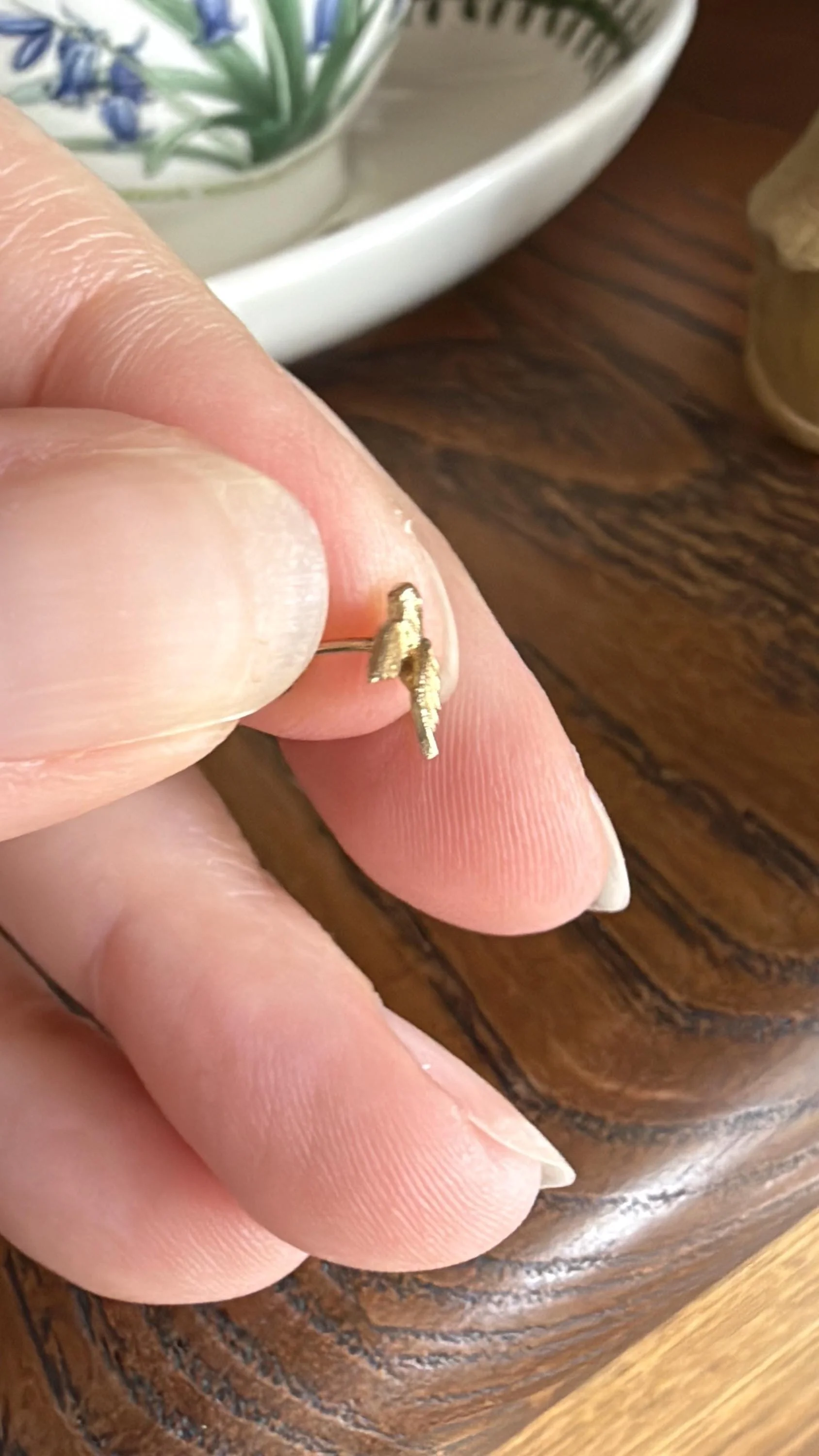 HUMMINGBIRD 9k Gold Single Figural Earring Bird Stud Minimalist Animal Accent - Image 4