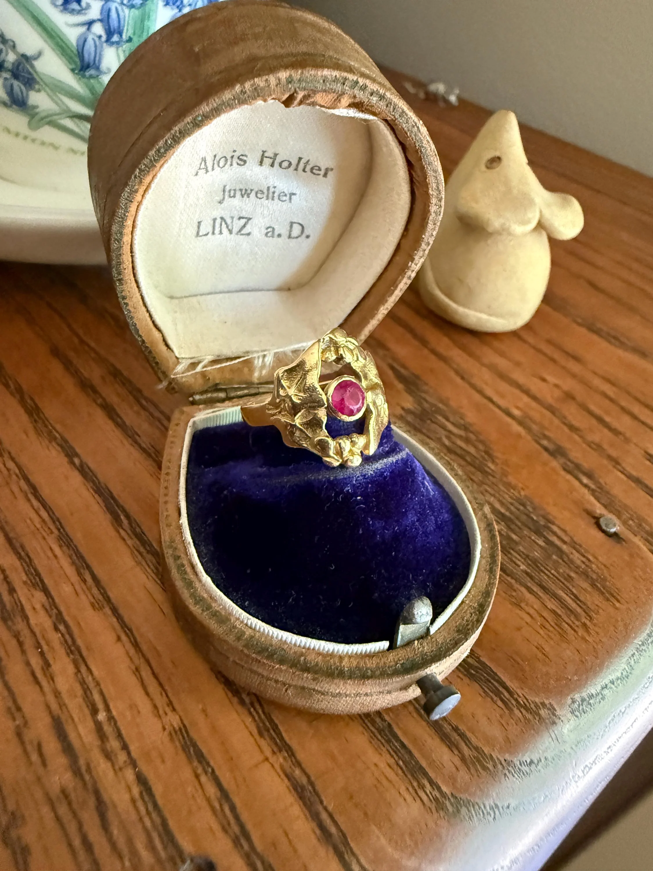IVY Leaf and Berry Ruby French Antique 18k Gold Figural Belle Epoque Art Nouveau Ring - Image 11