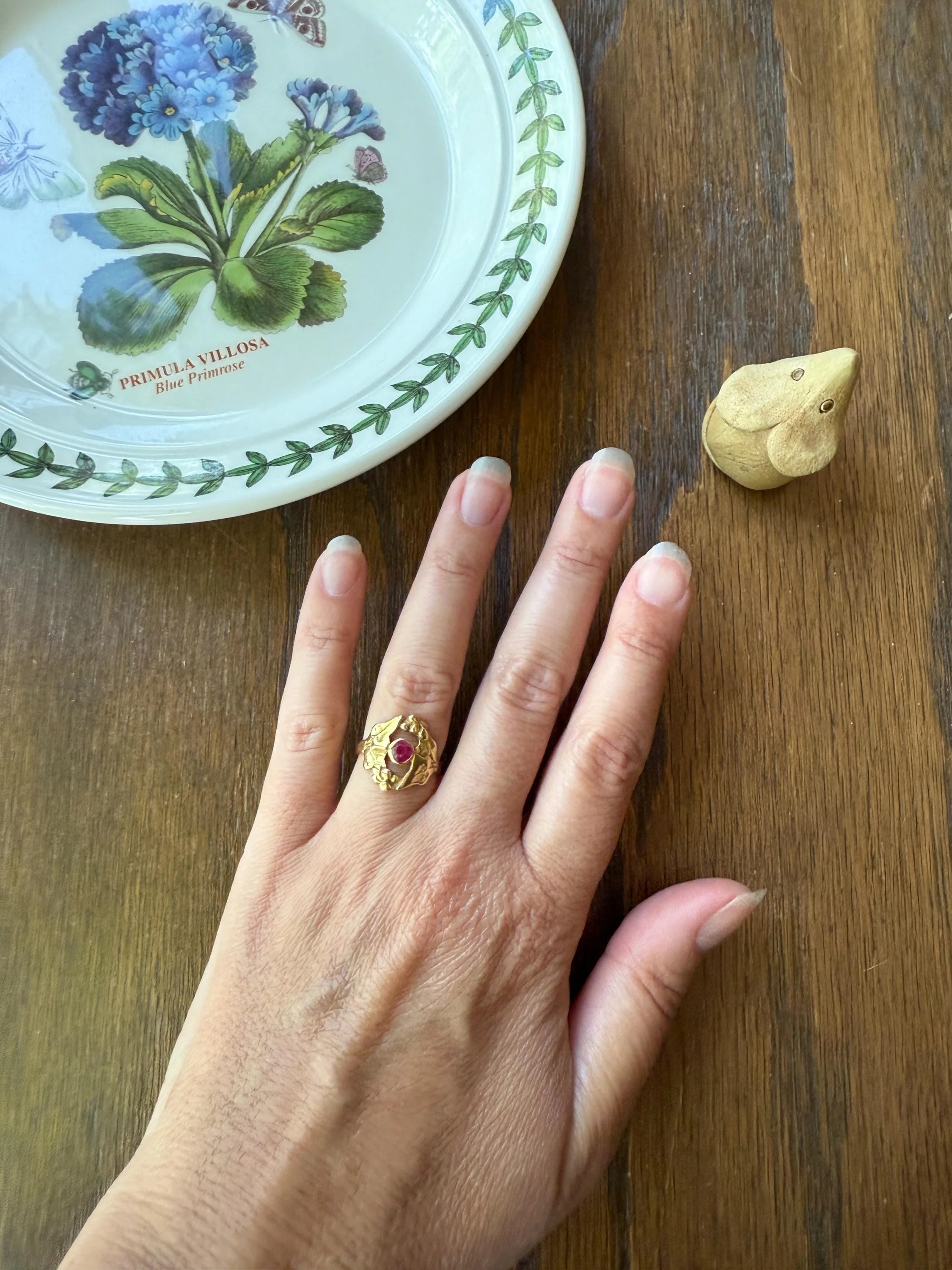 IVY Leaf and Berry Ruby French Antique 18k Gold Figural Belle Epoque Art Nouveau Ring - Image 4