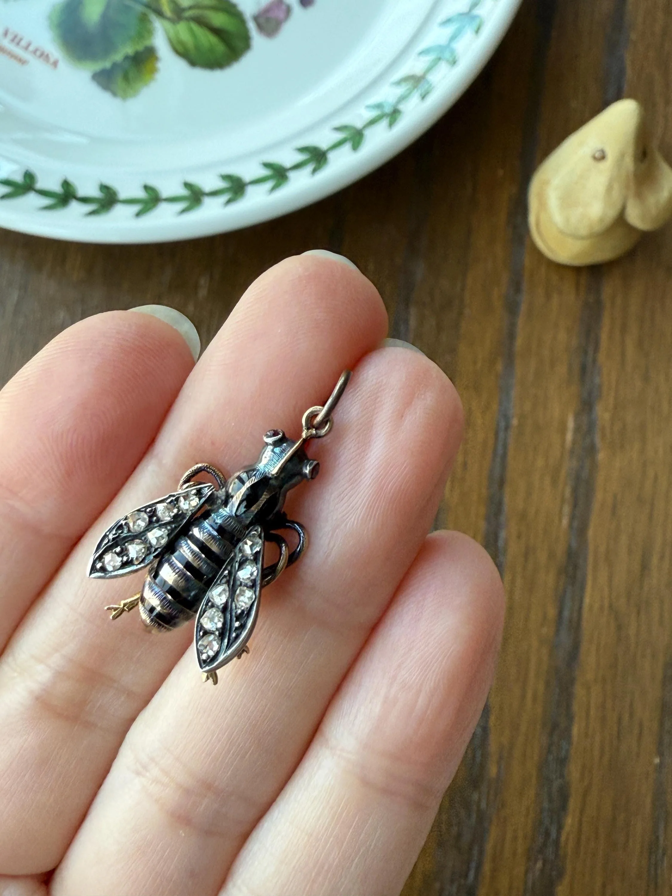 One Large BUMBLE BEE Victorian Antique Figural 18k Gold Solid Silver Rose Cut Diamond French Pendant Ruby Eyes Black Enamel Stripes - Image 15