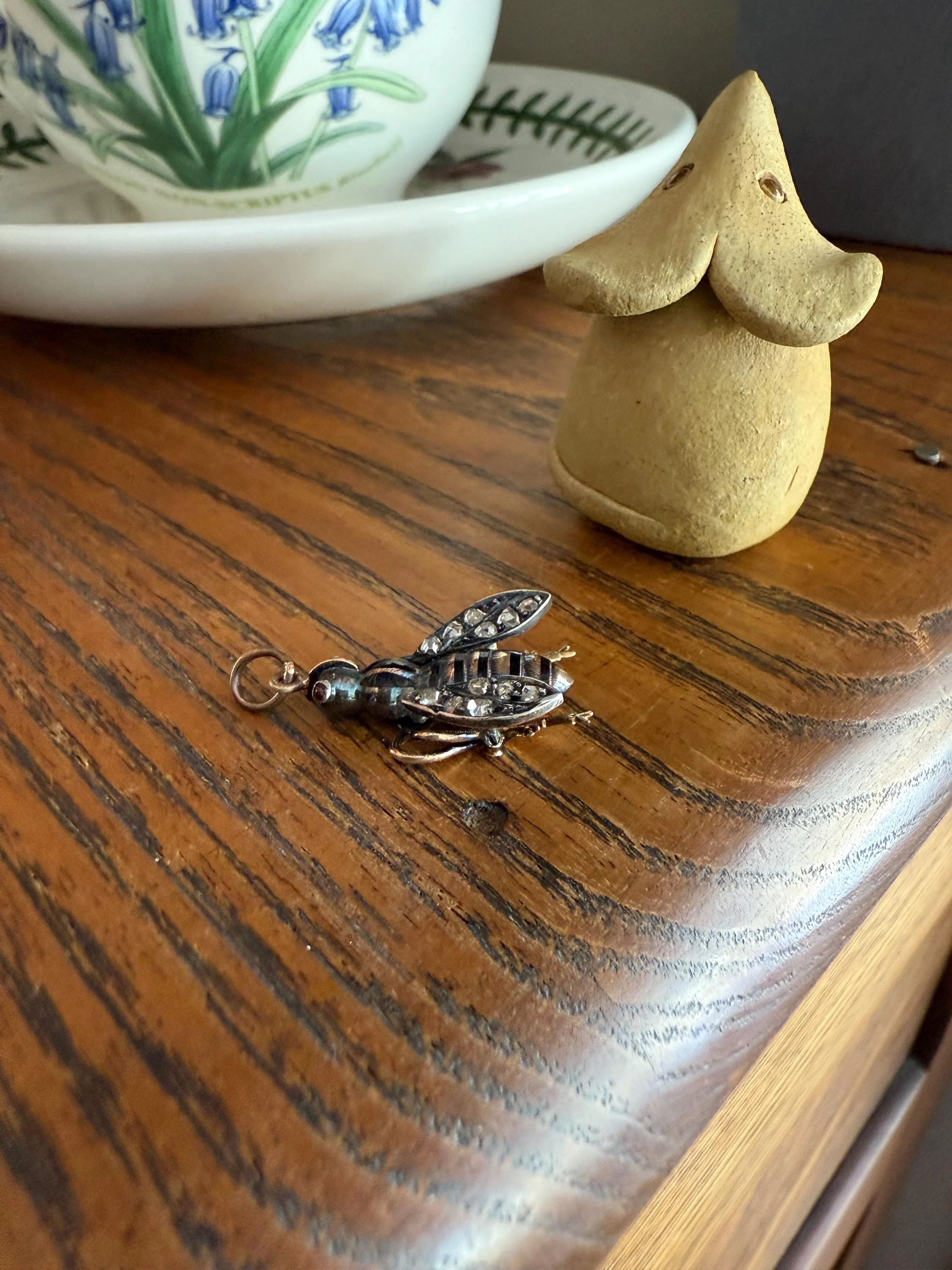 One Large BUMBLE BEE Victorian Antique Figural 18k Gold Solid Silver Rose Cut Diamond French Pendant Ruby Eyes Black Enamel Stripes - Image 19