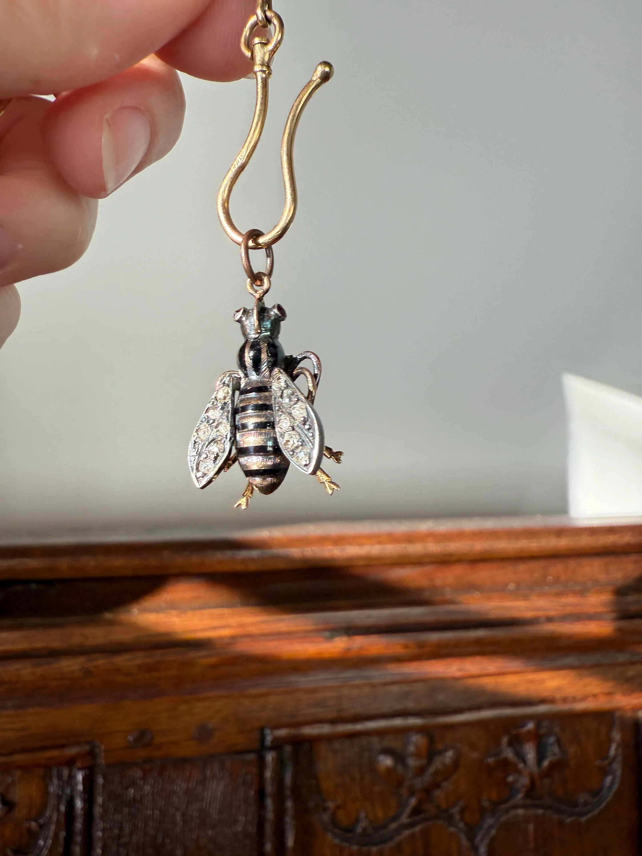 One Large BUMBLE BEE Victorian Antique Figural 18k Gold Solid Silver Rose Cut Diamond French Pendant Ruby Eyes Black Enamel Stripes - Image 4