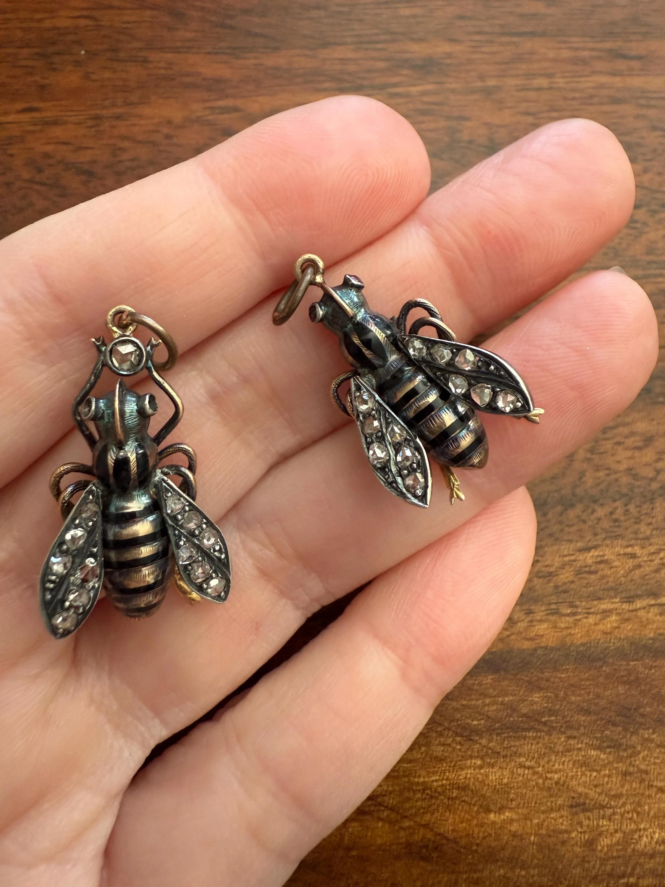 One Large BUMBLE BEE Victorian Antique Figural 18k Gold Solid Silver Rose Cut Diamond French Pendant Ruby Eyes Black Enamel Stripes - Image 5
