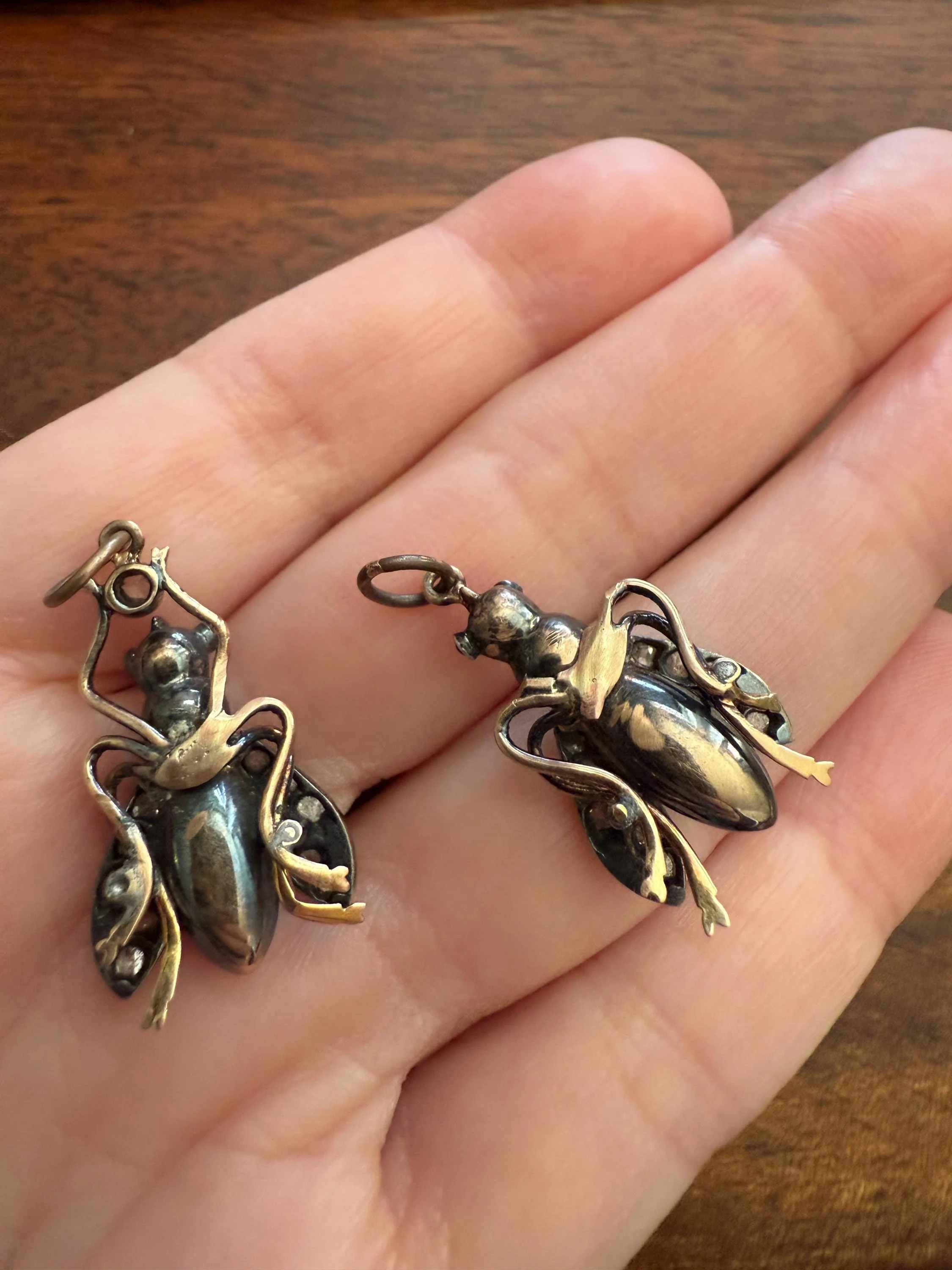 One Large BUMBLE BEE Victorian Antique Figural 18k Gold Solid Silver Rose Cut Diamond French Pendant Ruby Eyes Black Enamel Stripes - Image 7