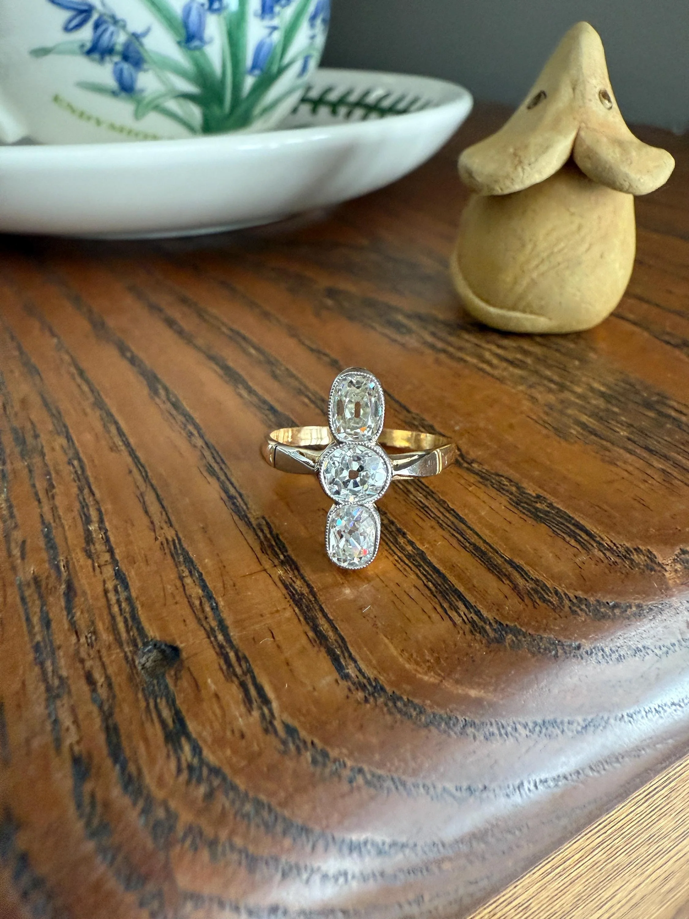 LINEAR 1.7 Carat Elongated Old Mine Cut DIAMONDS Oval & Round Three Stone Ring Chunky French ANTIQUE 18k Gold Unique Bezel Set - Image 5