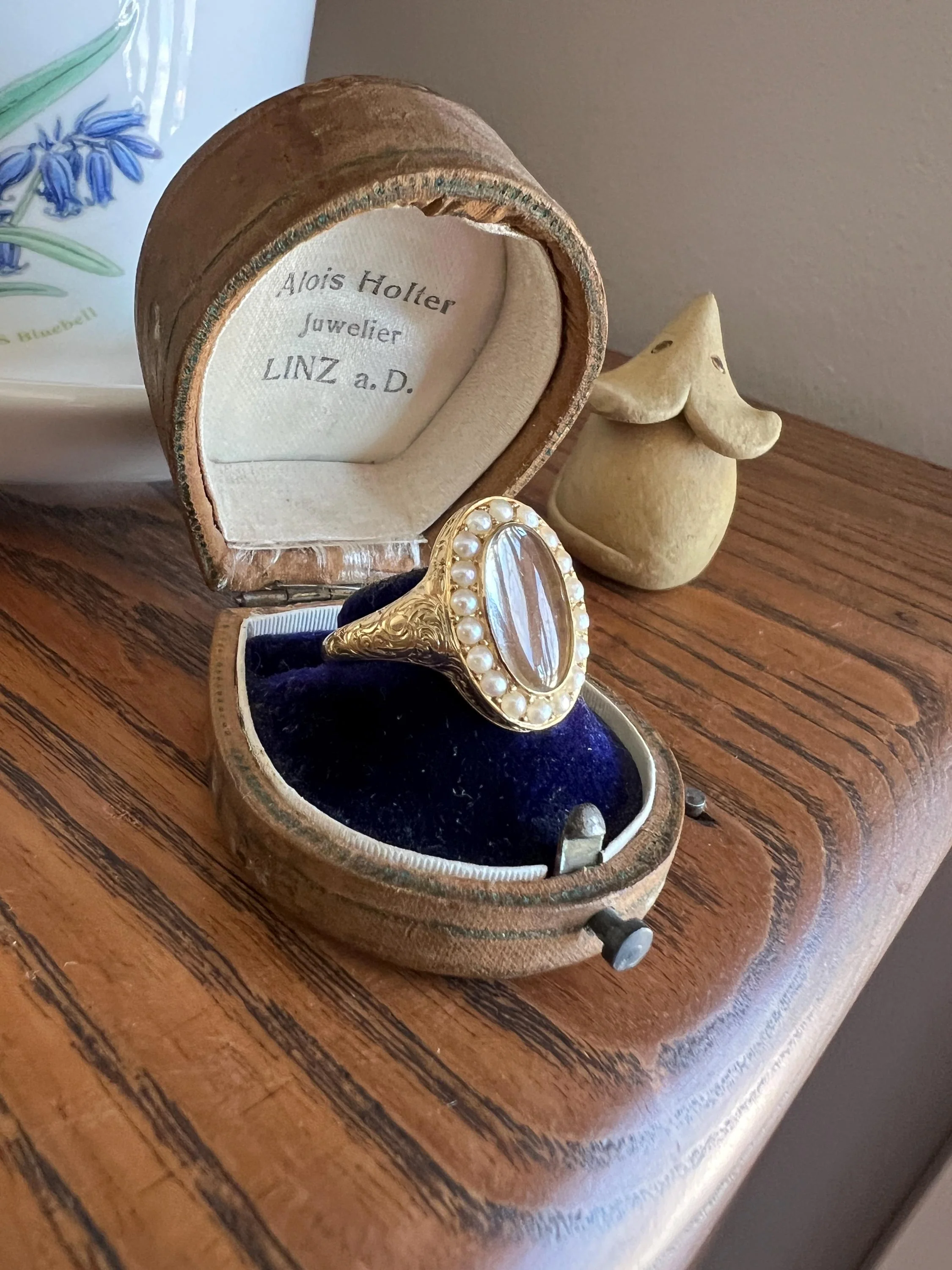 LOCKET Back Ring 18k Gold PEARL Halo Magnifying Lens Ornate 3D Hand Engraved OPENS Hinged Compartment Band Love Token Scrolled - Image 11