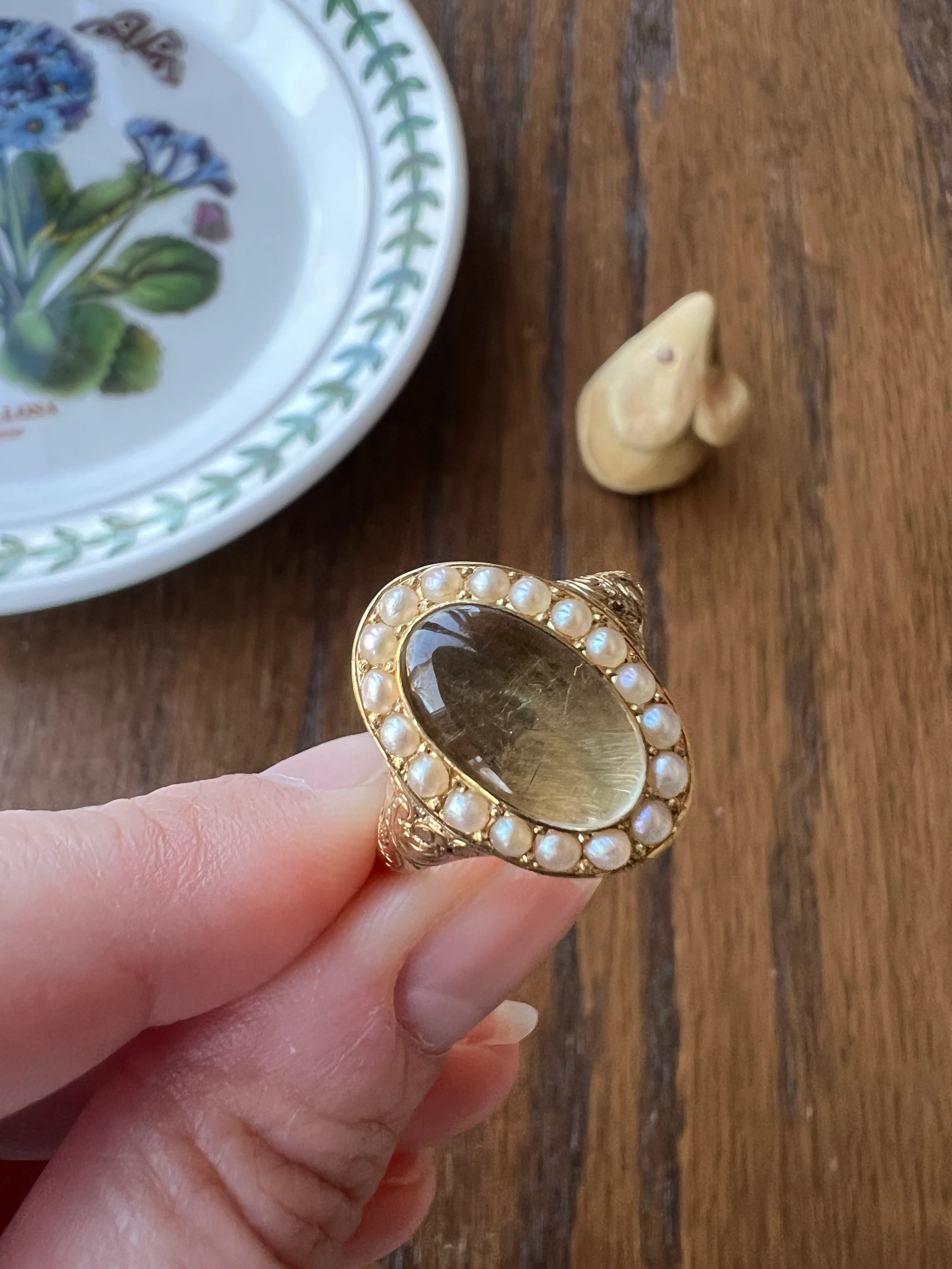 LOCKET Back Ring 18k Gold PEARL Halo Magnifying Lens Ornate 3D Hand Engraved OPENS Hinged Compartment Band Love Token Scrolled - Image 18