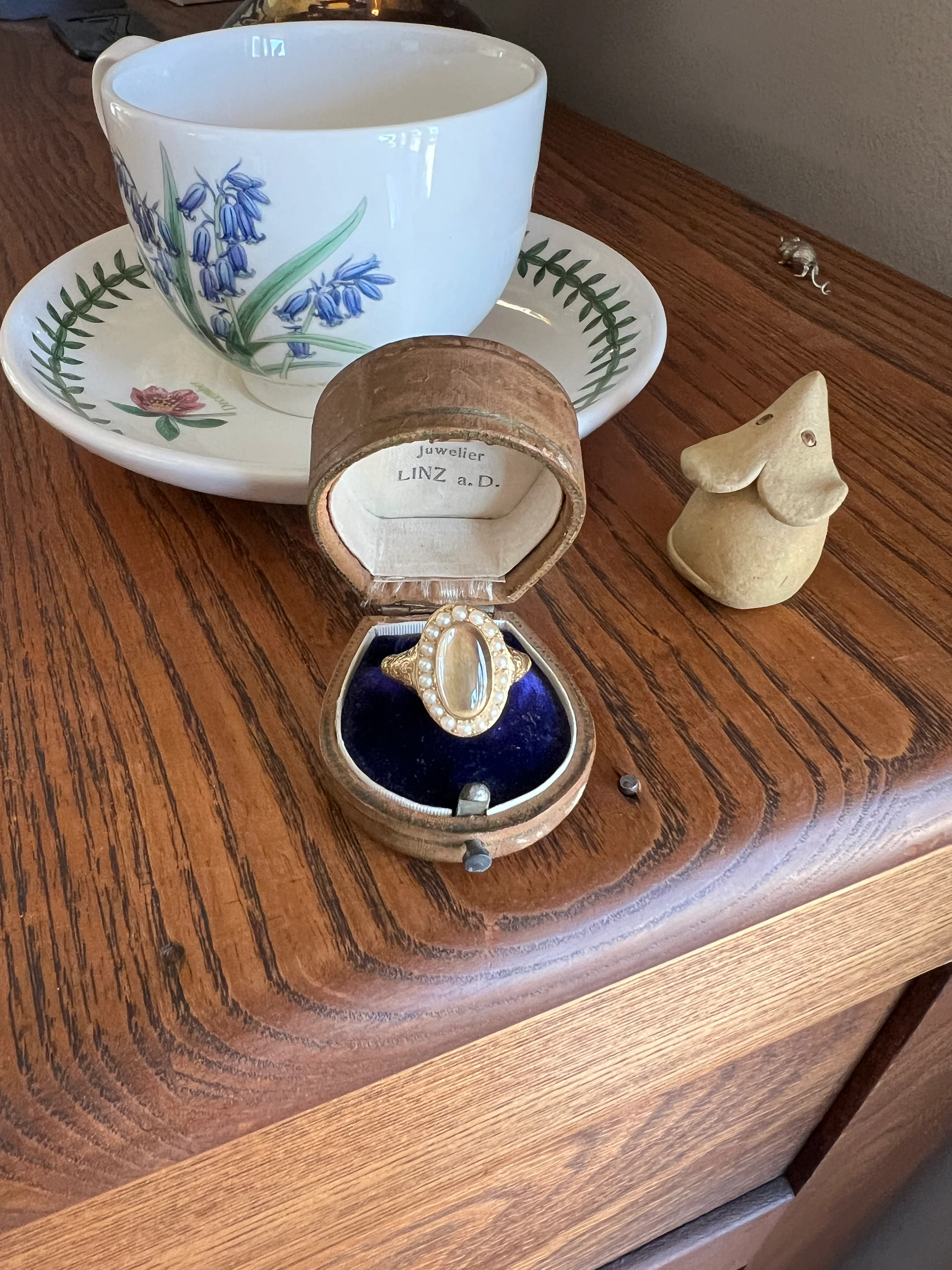 LOCKET Back Ring 18k Gold PEARL Halo Magnifying Lens Ornate 3D Hand Engraved OPENS Hinged Compartment Band Love Token Scrolled - Image 20