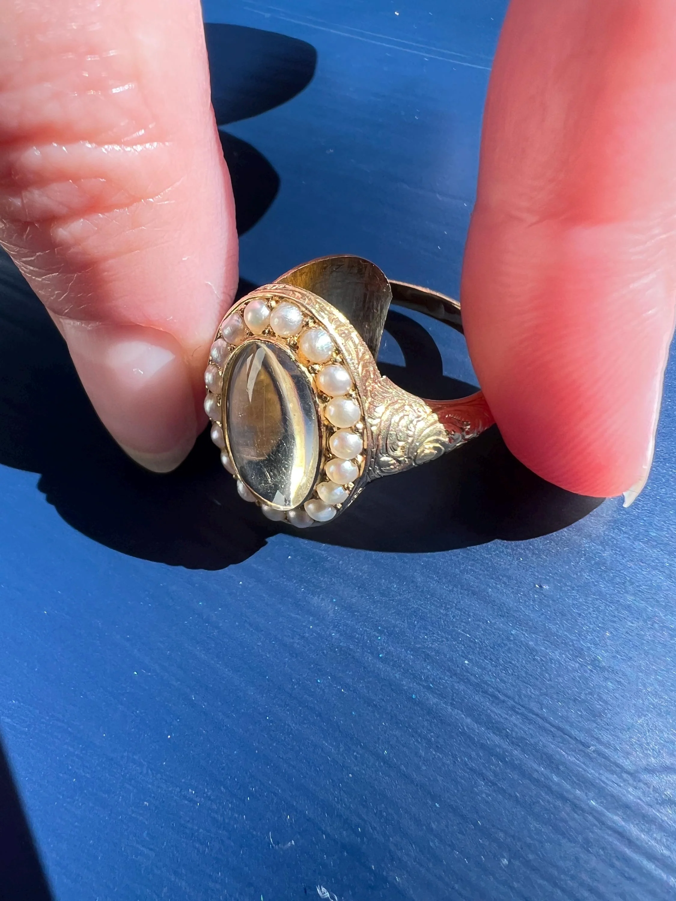 LOCKET Back Ring 18k Gold PEARL Halo Magnifying Lens Ornate 3D Hand Engraved OPENS Hinged Compartment Band Love Token Scrolled - Image 4