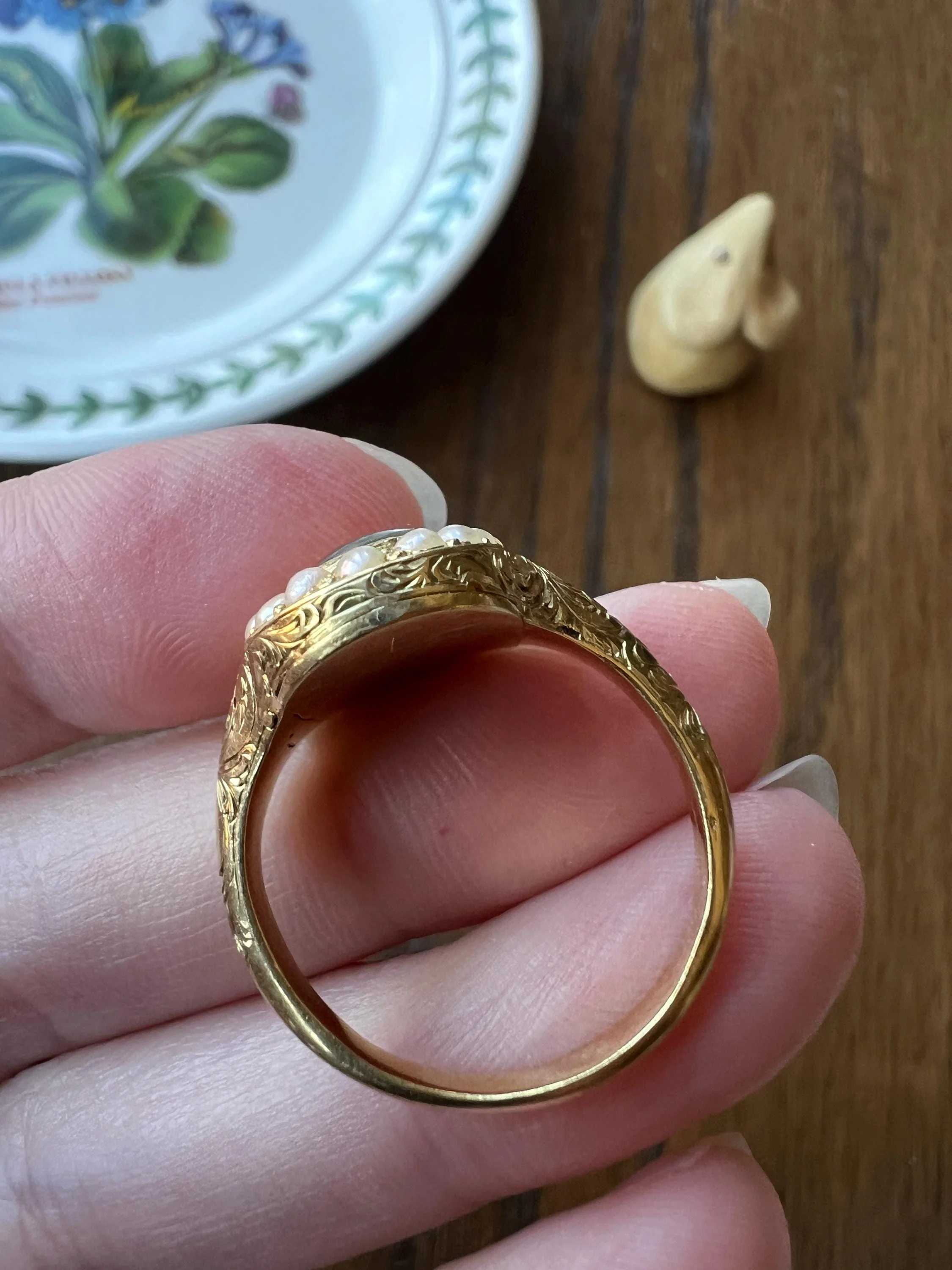 LOCKET Back Ring 18k Gold PEARL Halo Magnifying Lens Ornate 3D Hand Engraved OPENS Hinged Compartment Band Love Token Scrolled - Image 6