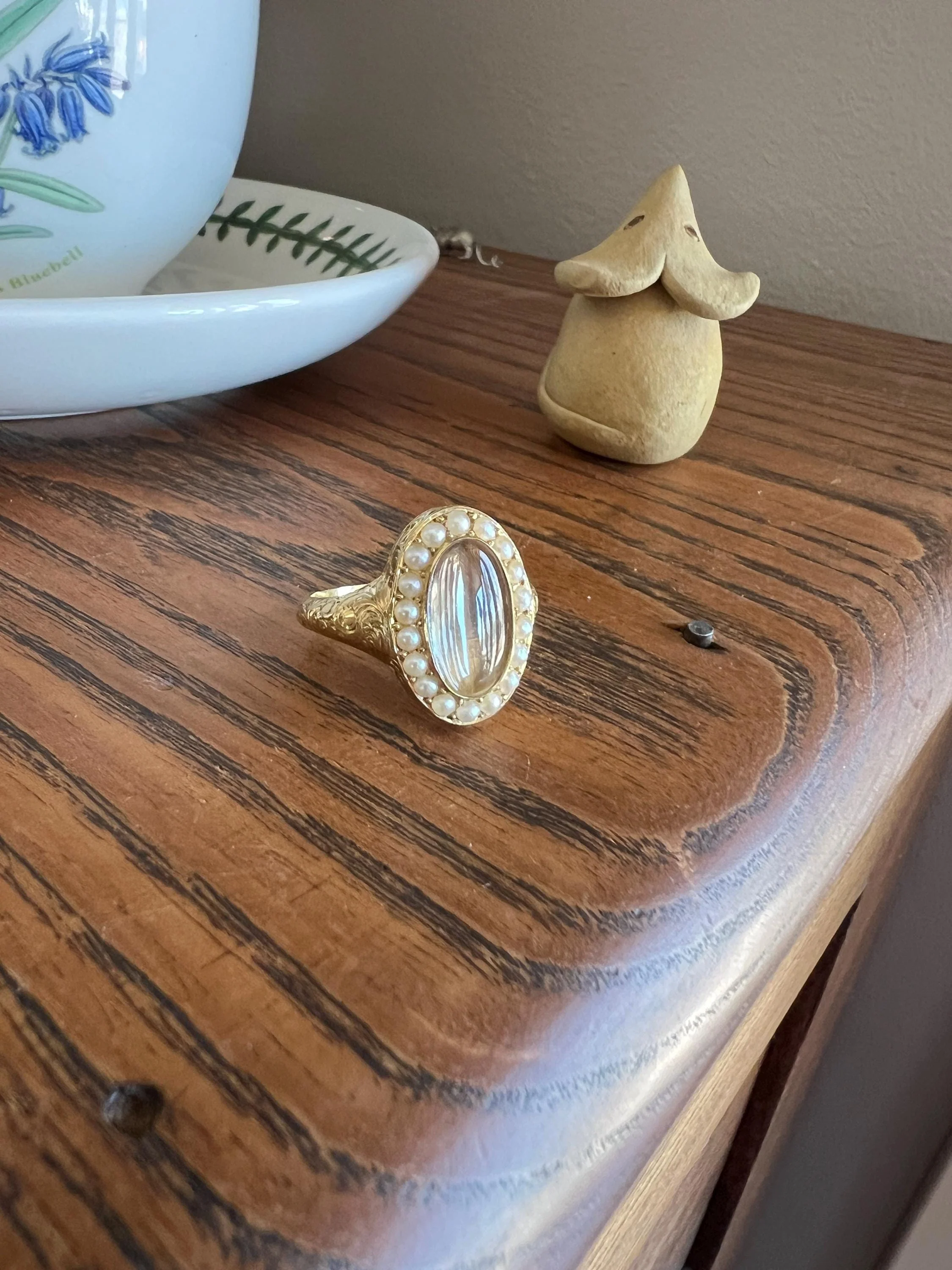 LOCKET Back Ring 18k Gold PEARL Halo Magnifying Lens Ornate 3D Hand Engraved OPENS Hinged Compartment Band Love Token Scrolled - Image 9