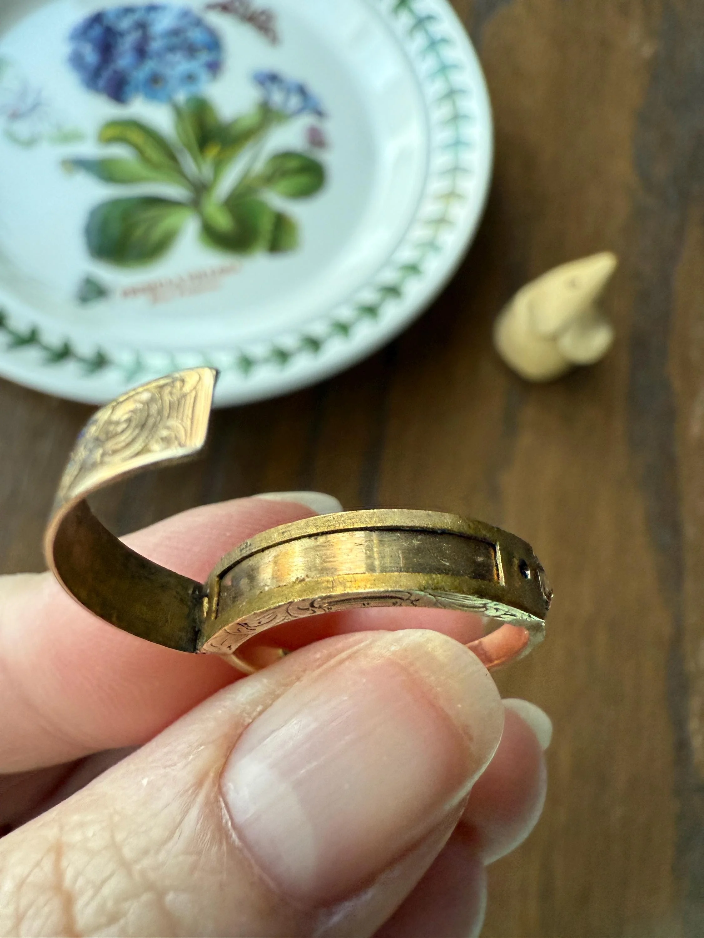 LOCKET RING 14k Gold Victorian Engraved Antique Opening Stacker Band Ornate Enamel Secret Hidden Compartment - Image 5
