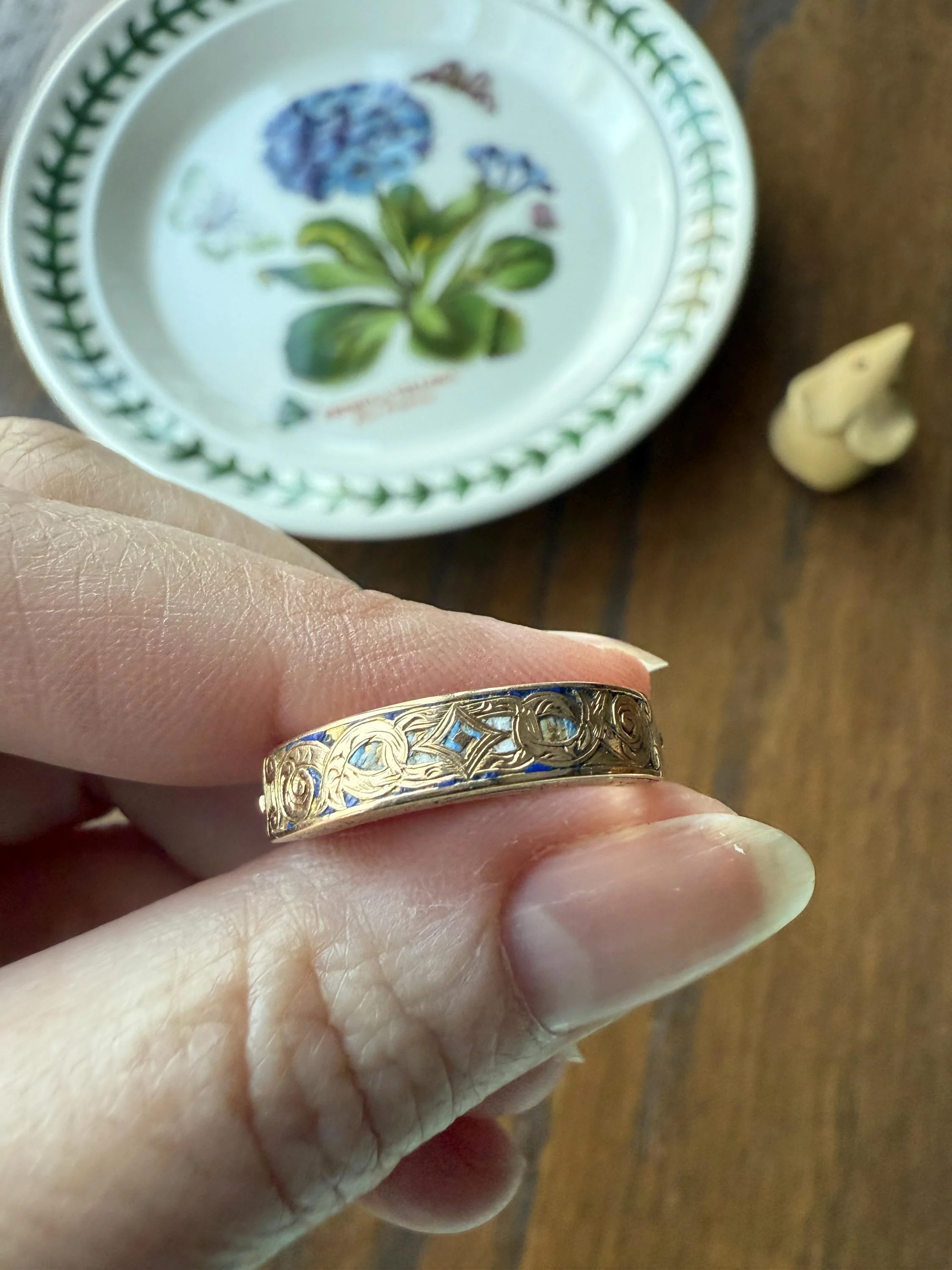 LOCKET RING 14k Gold Victorian Engraved Antique Opening Stacker Band Ornate Enamel Secret Hidden Compartment - Image 6
