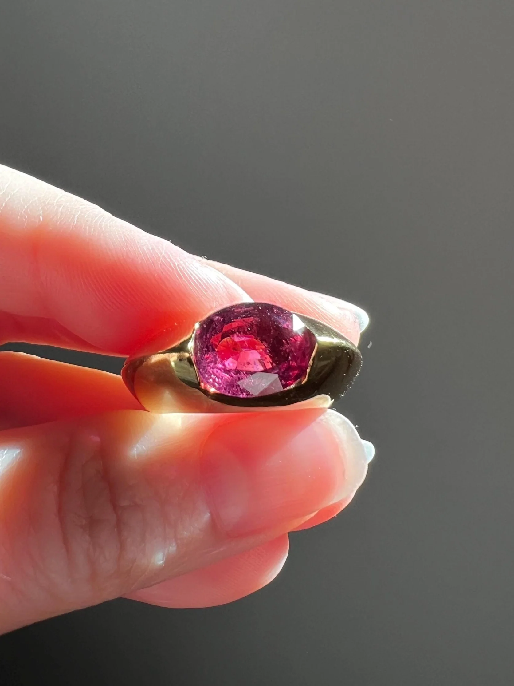 MEGA Natural Pink TOURMALINE Knife Edge Domed Bombe Ring Band French Vintage Preowned HEAVY 13.6g 18k Gold Retro Statement Stacker - Image 11