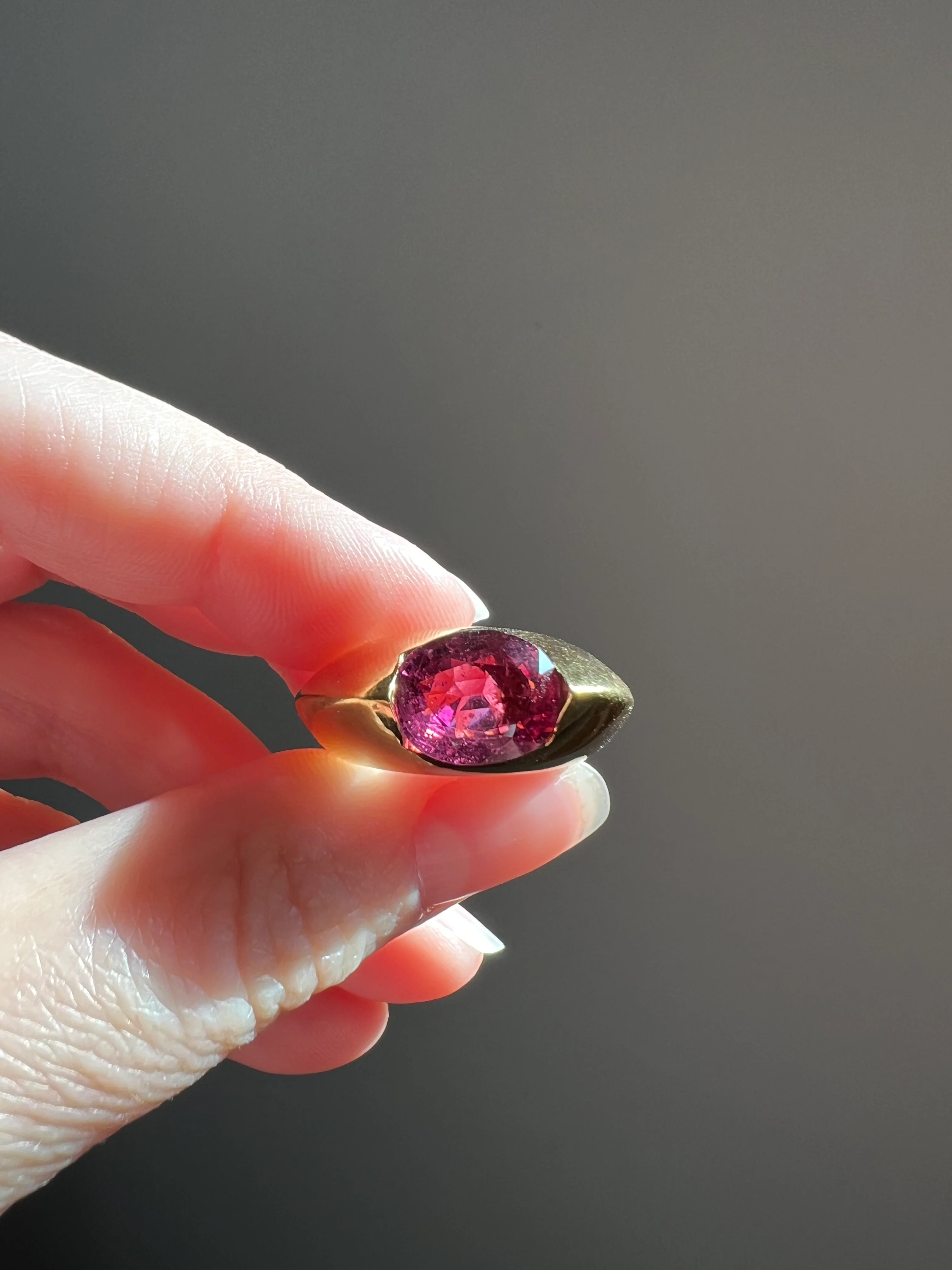 MEGA Natural Pink TOURMALINE Knife Edge Domed Bombe Ring Band French Vintage Preowned HEAVY 13.6g 18k Gold Retro Statement Stacker - Image 13